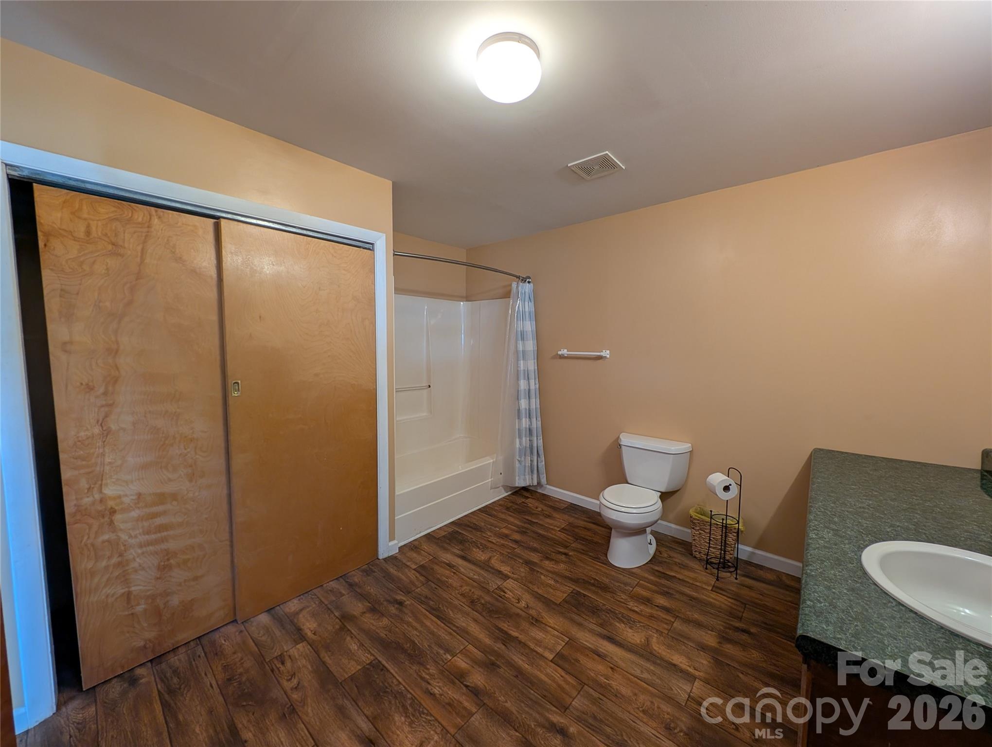 633 S Eastway Drive Property Photo 22