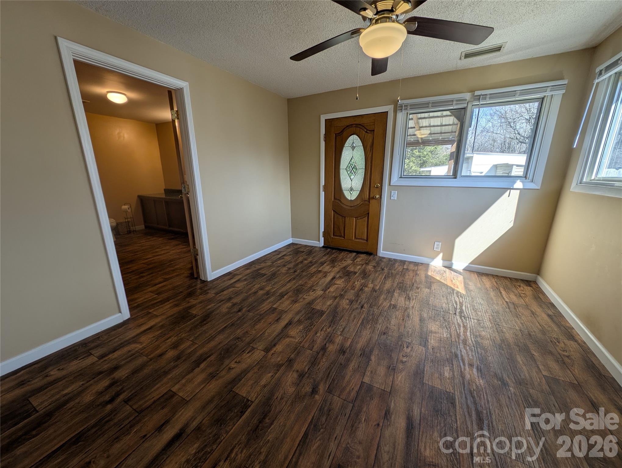 633 S Eastway Drive Property Photo 24