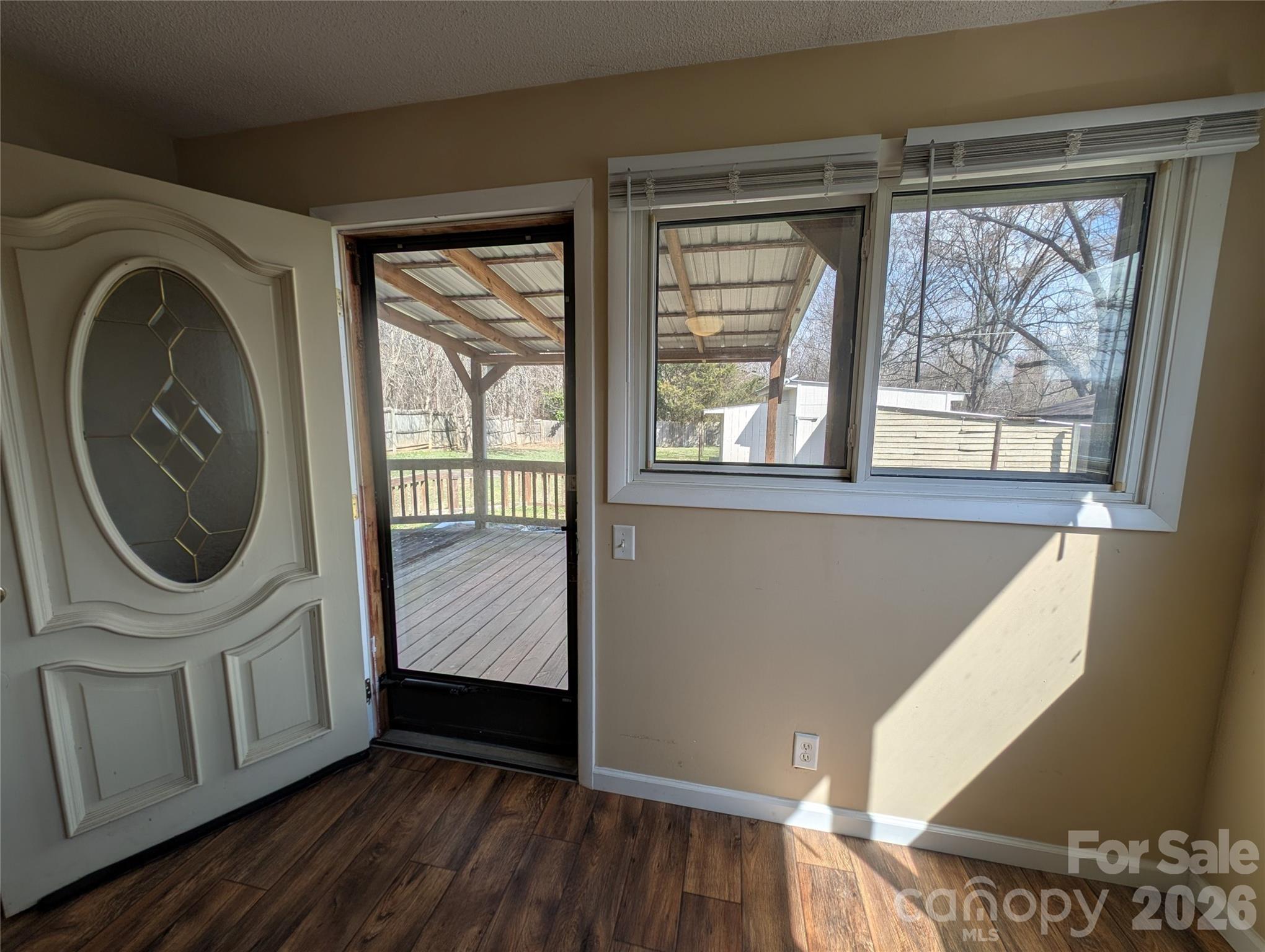 633 S Eastway Drive Property Photo 25