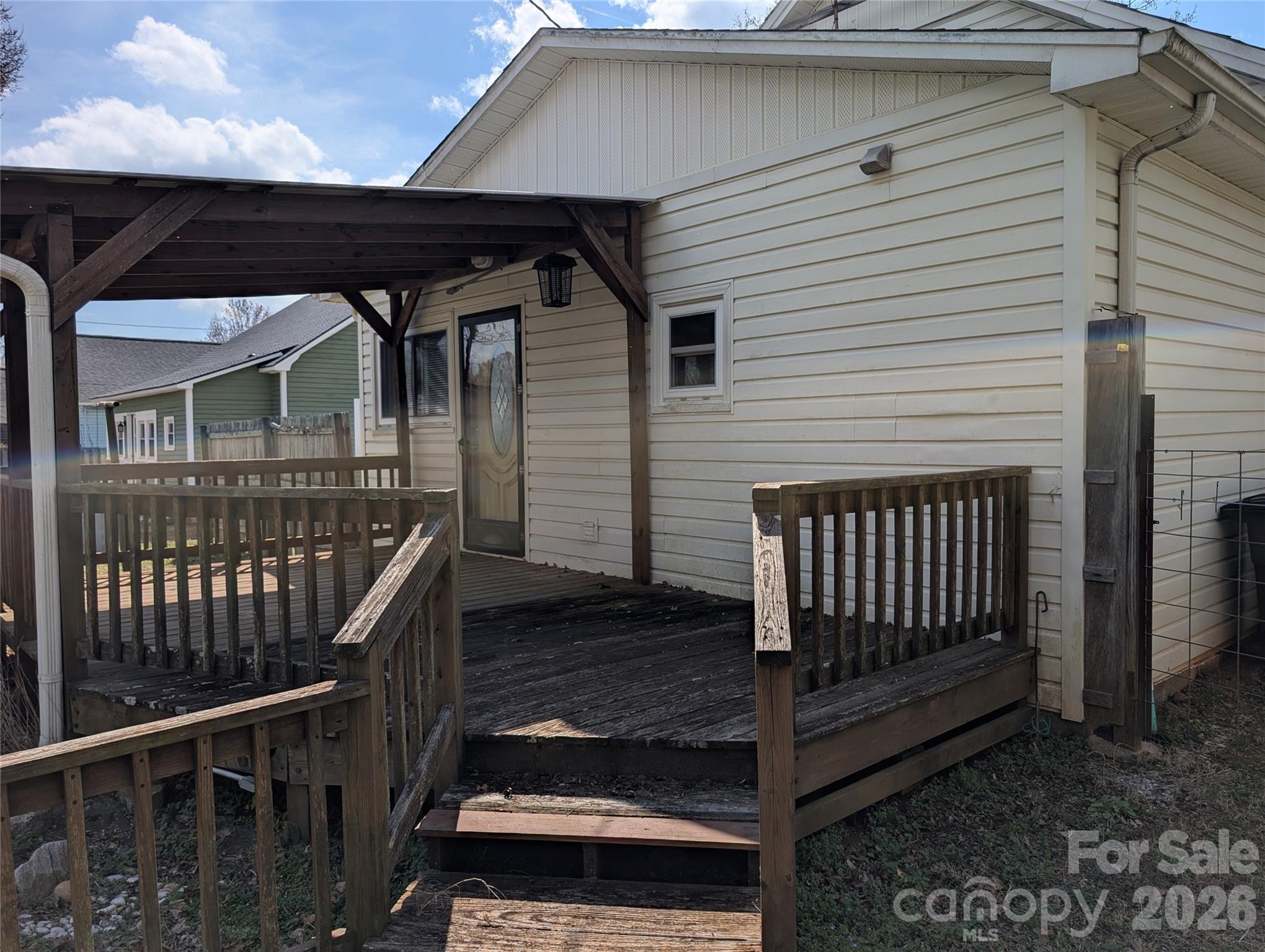 633 S Eastway Drive Property Photo 28