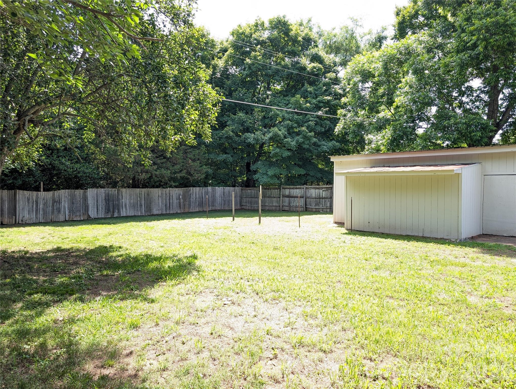 633 S Eastway Drive Property Photo 34