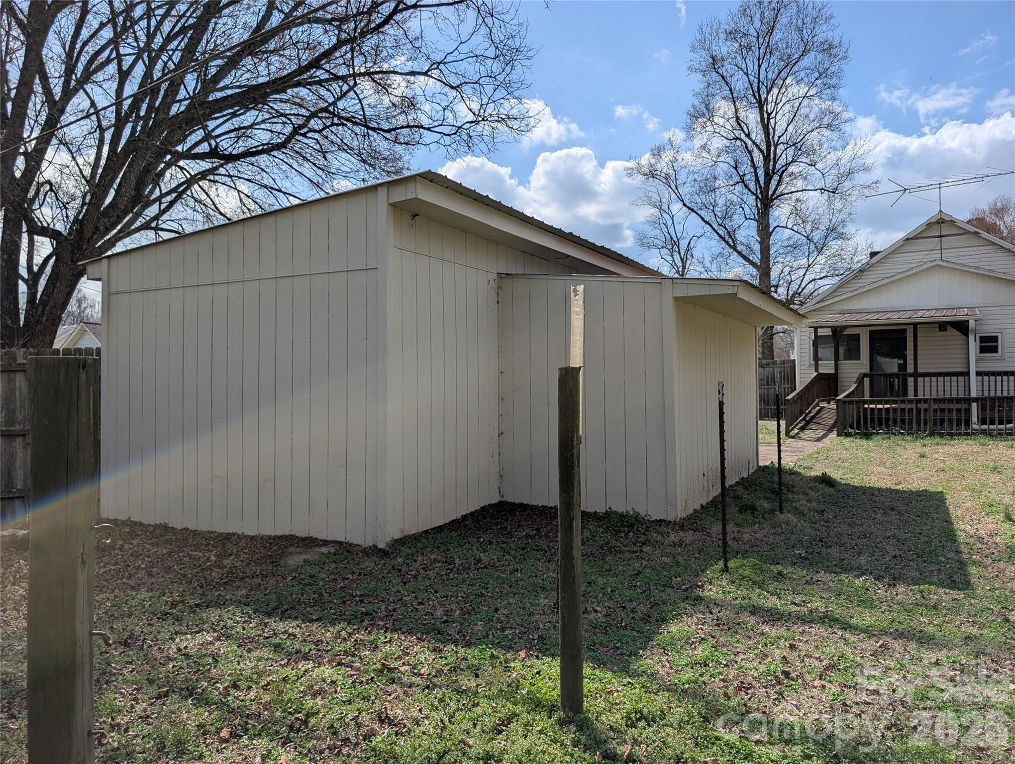 633 S Eastway Drive Property Photo 35