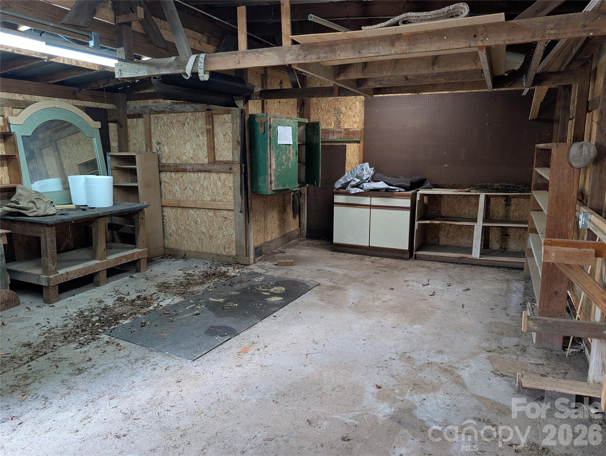 633 S Eastway Drive Property Photo 37
