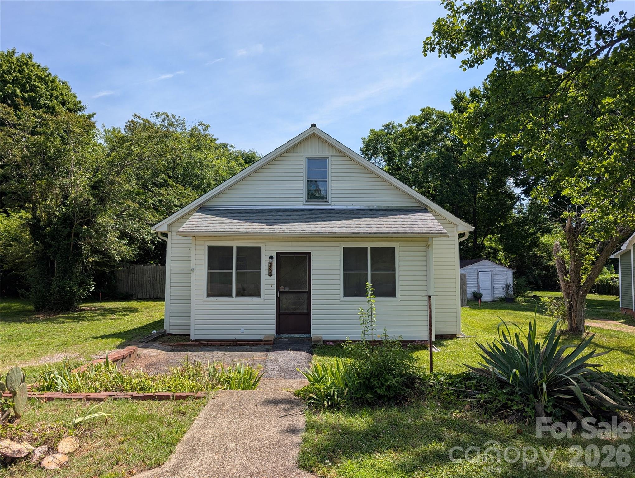 633 S Eastway Drive Property Photo 38