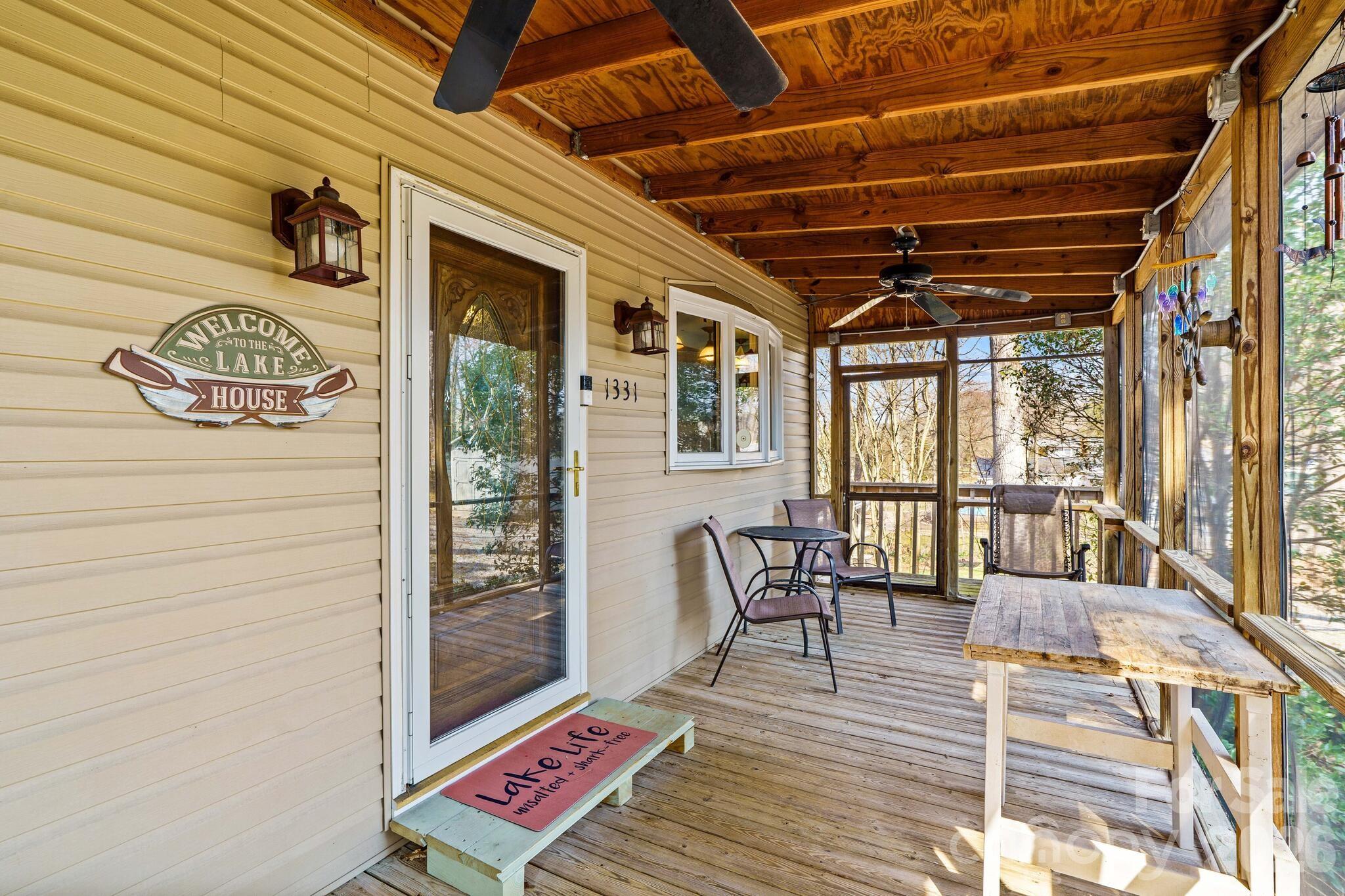 1331 Hickory Point Drive Property Photo 7
