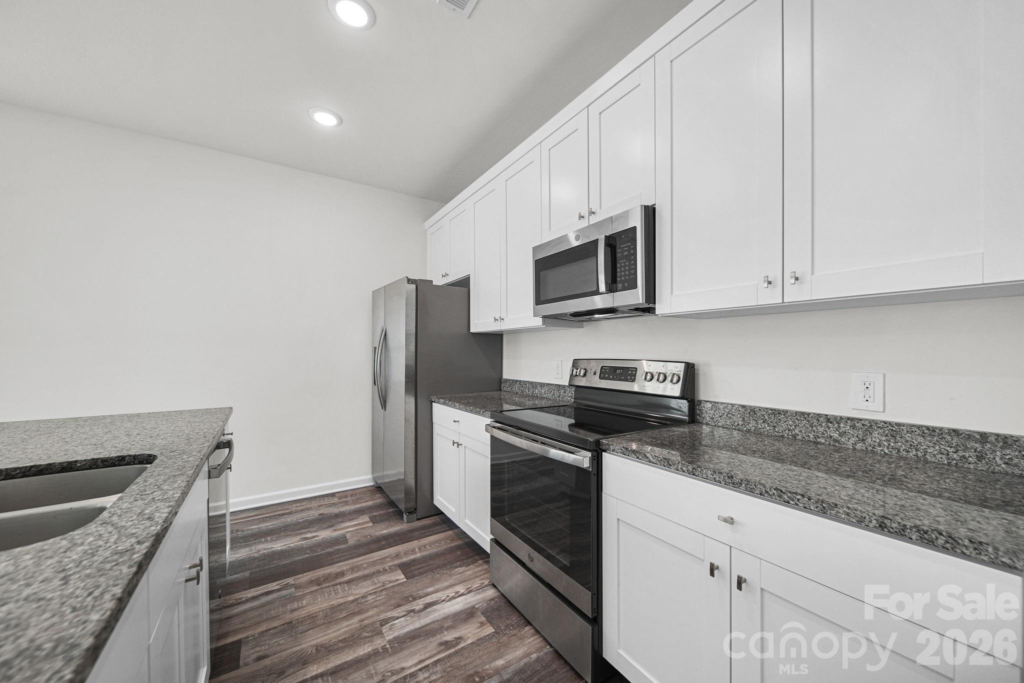 3305-3307 15th Avenue Property Photo 4