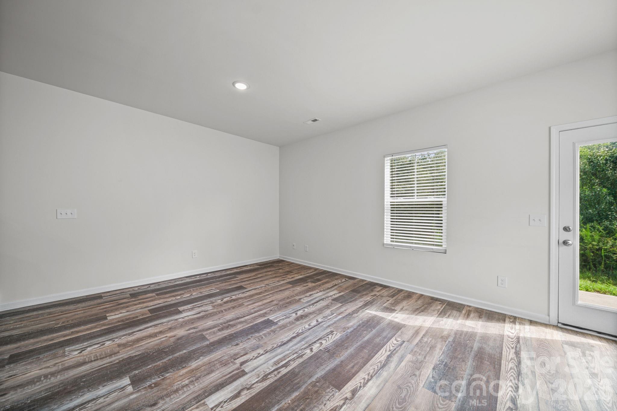 3305-3307 15th Avenue Property Photo 7