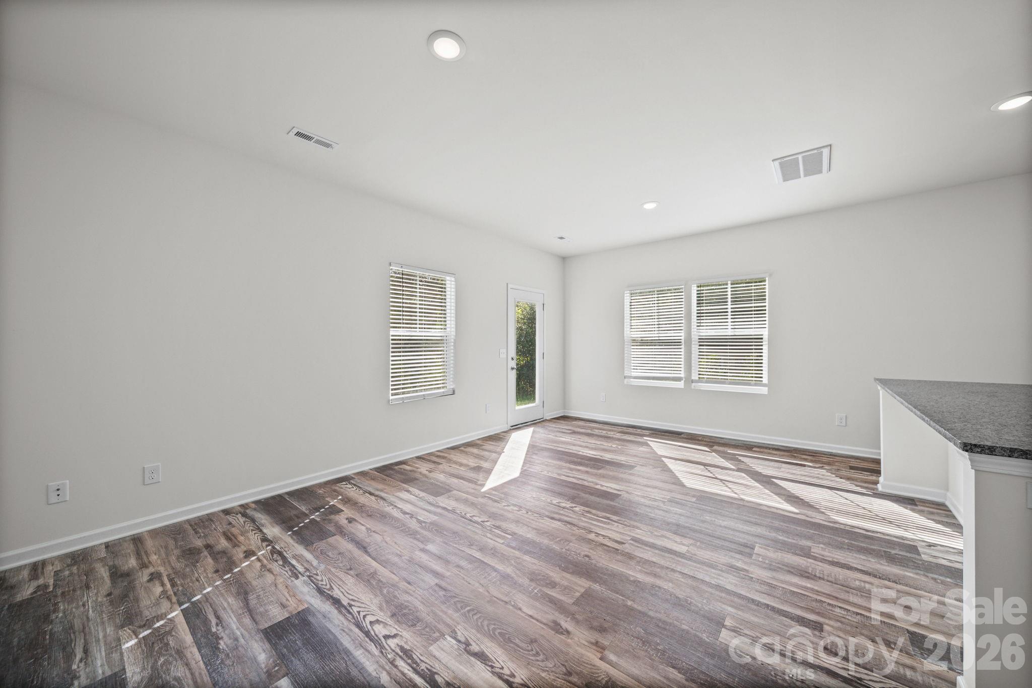 3305-3307 15th Avenue Property Photo 8