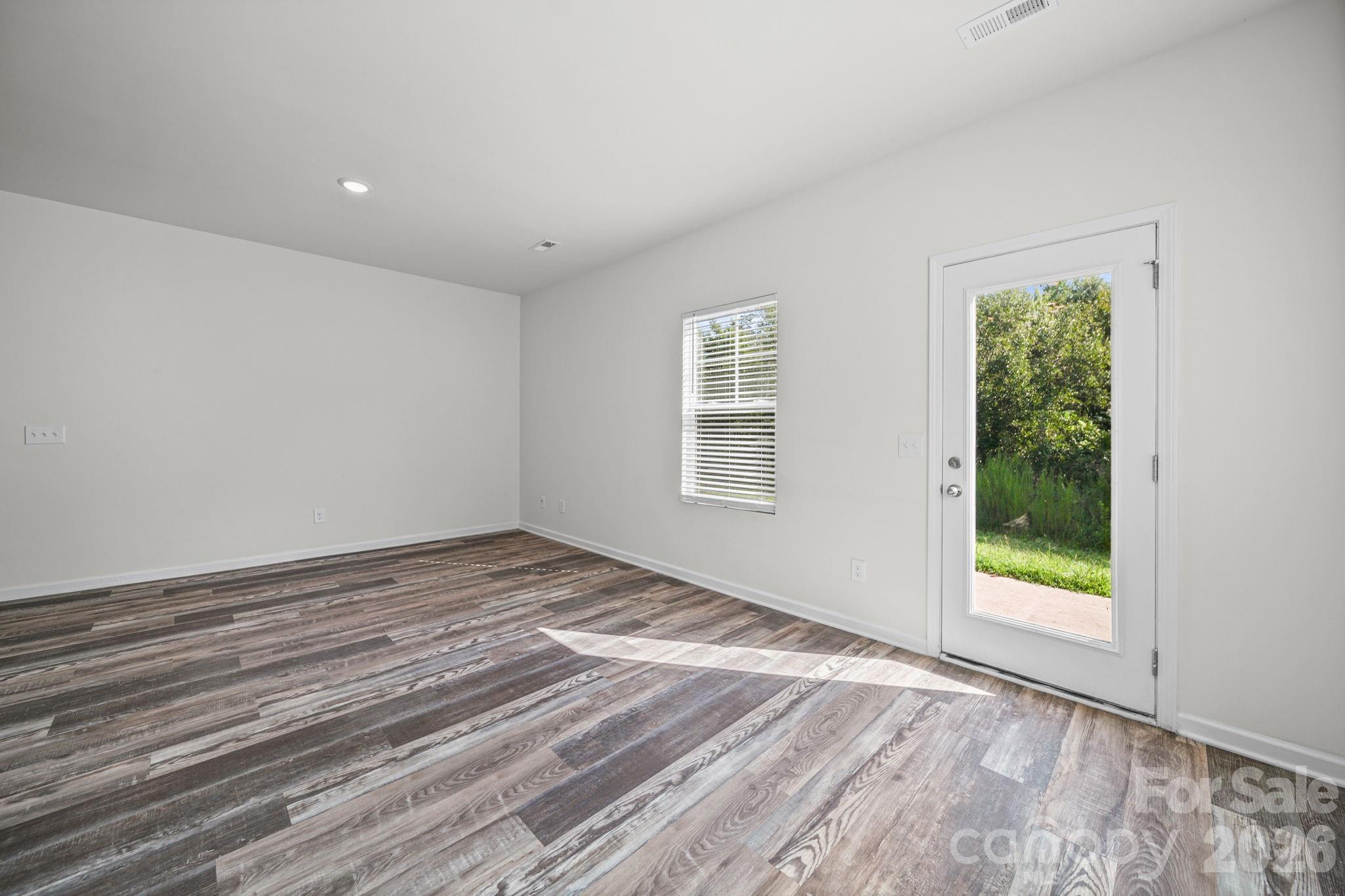 3305-3307 15th Avenue Property Photo 9