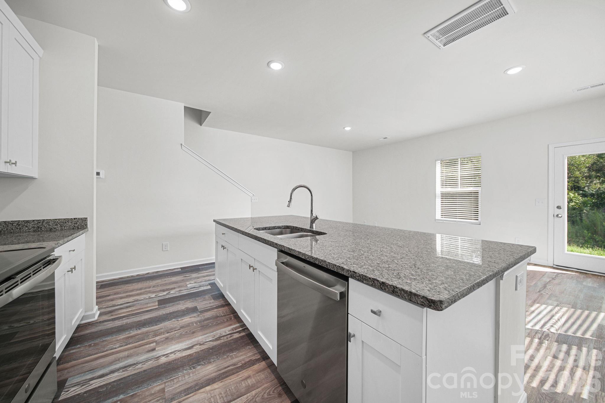 3305-3307 15th Avenue Property Photo 11