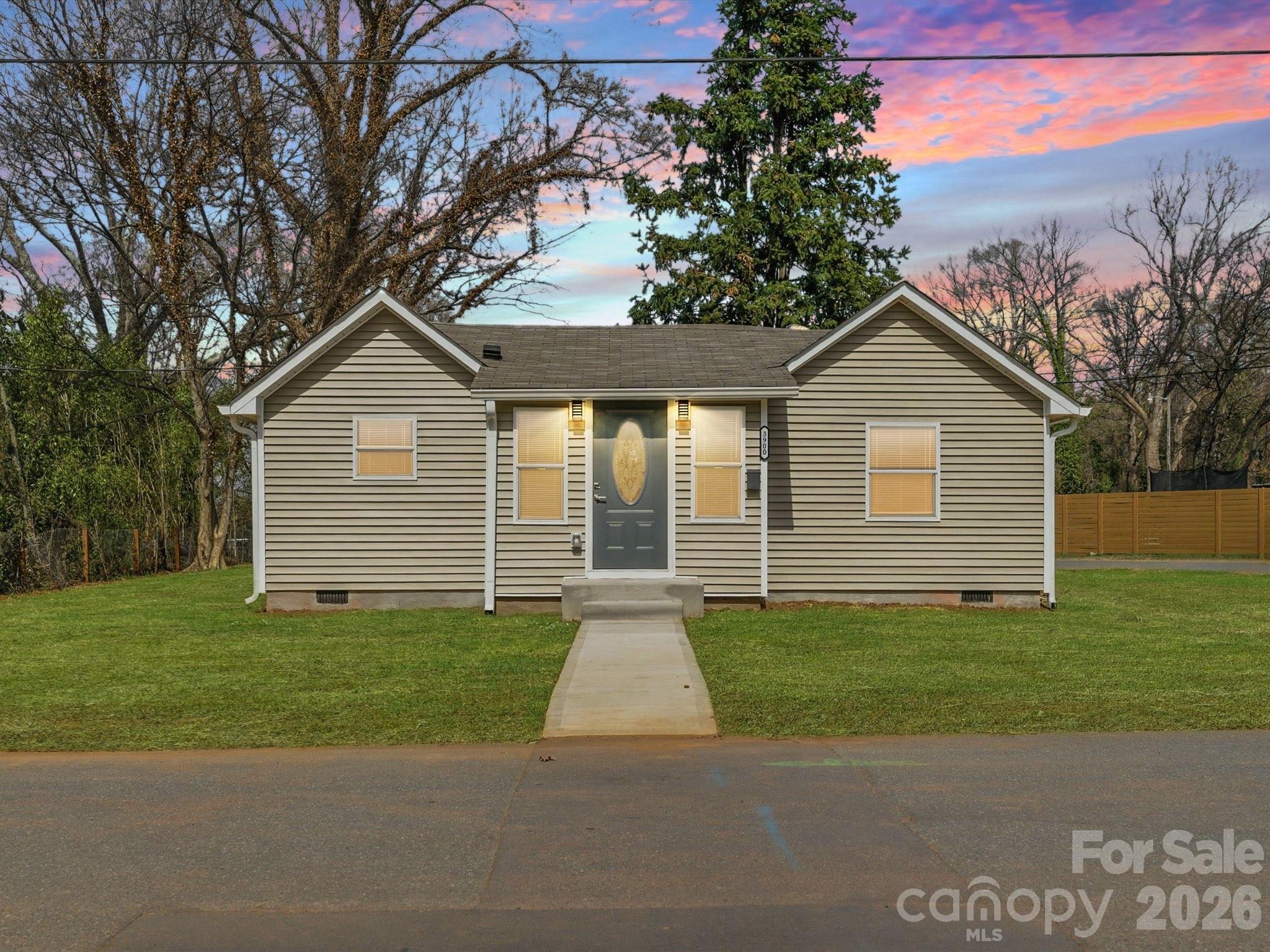 3900 Plainview Road Property Photo 1