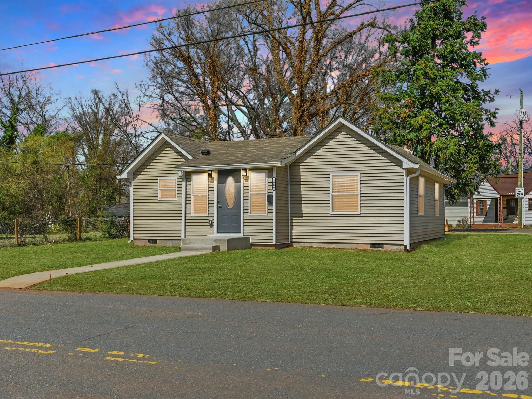 3900 Plainview Road Property Photo 2