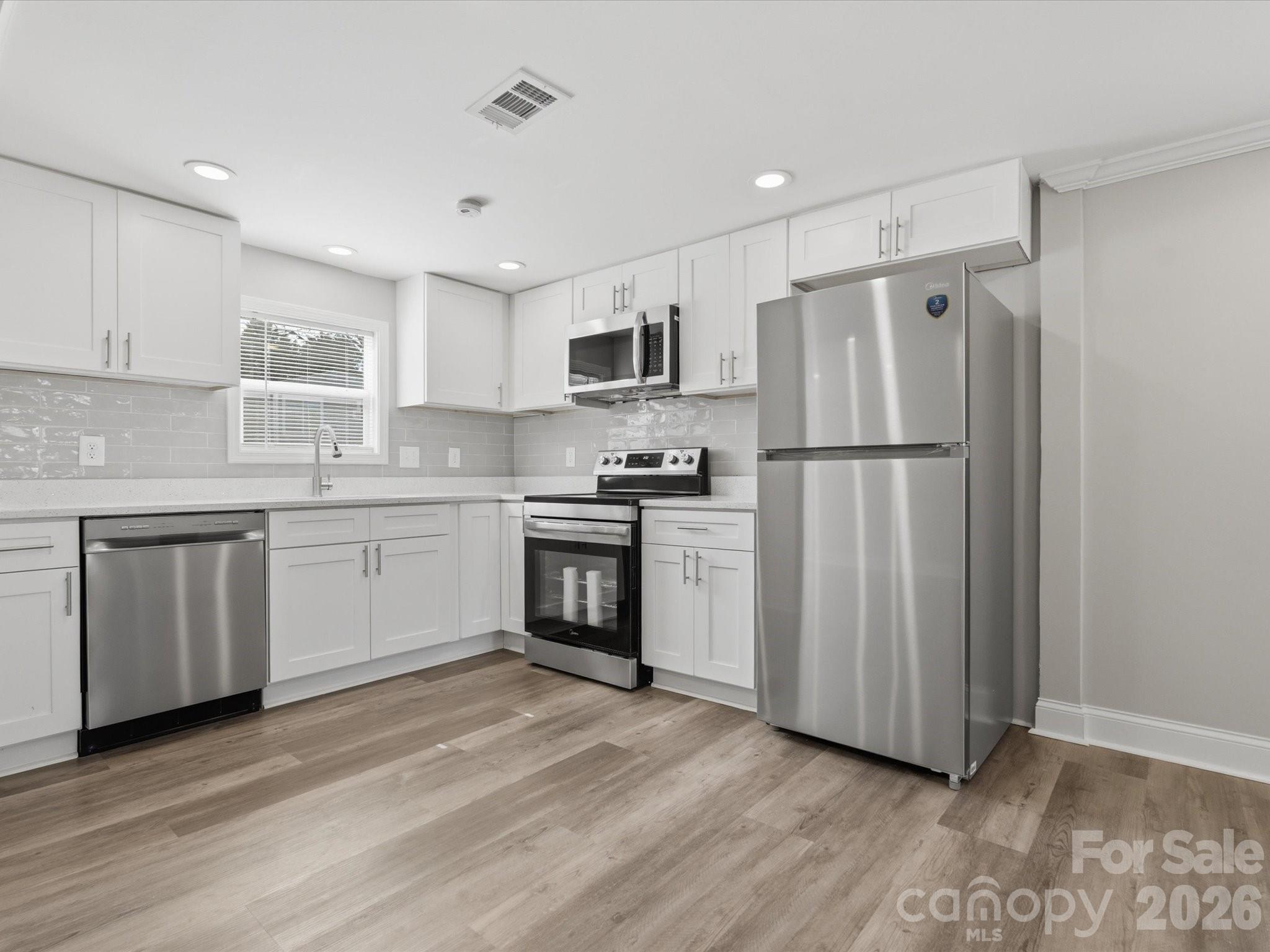 3900 Plainview Road Property Photo 10