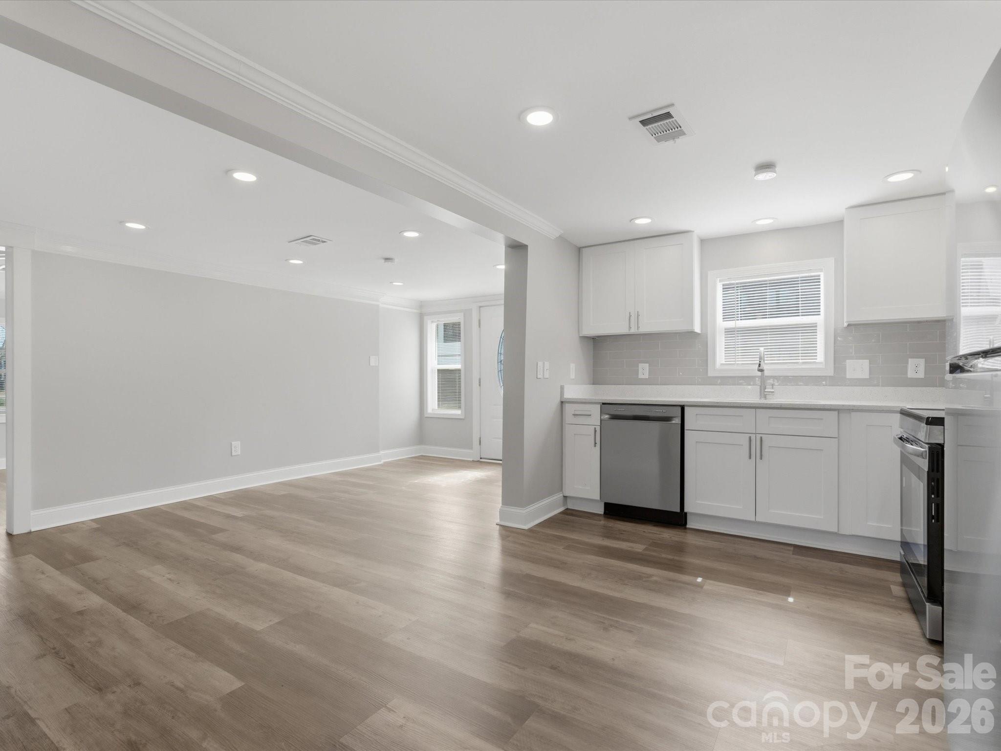 3900 Plainview Road Property Photo 12