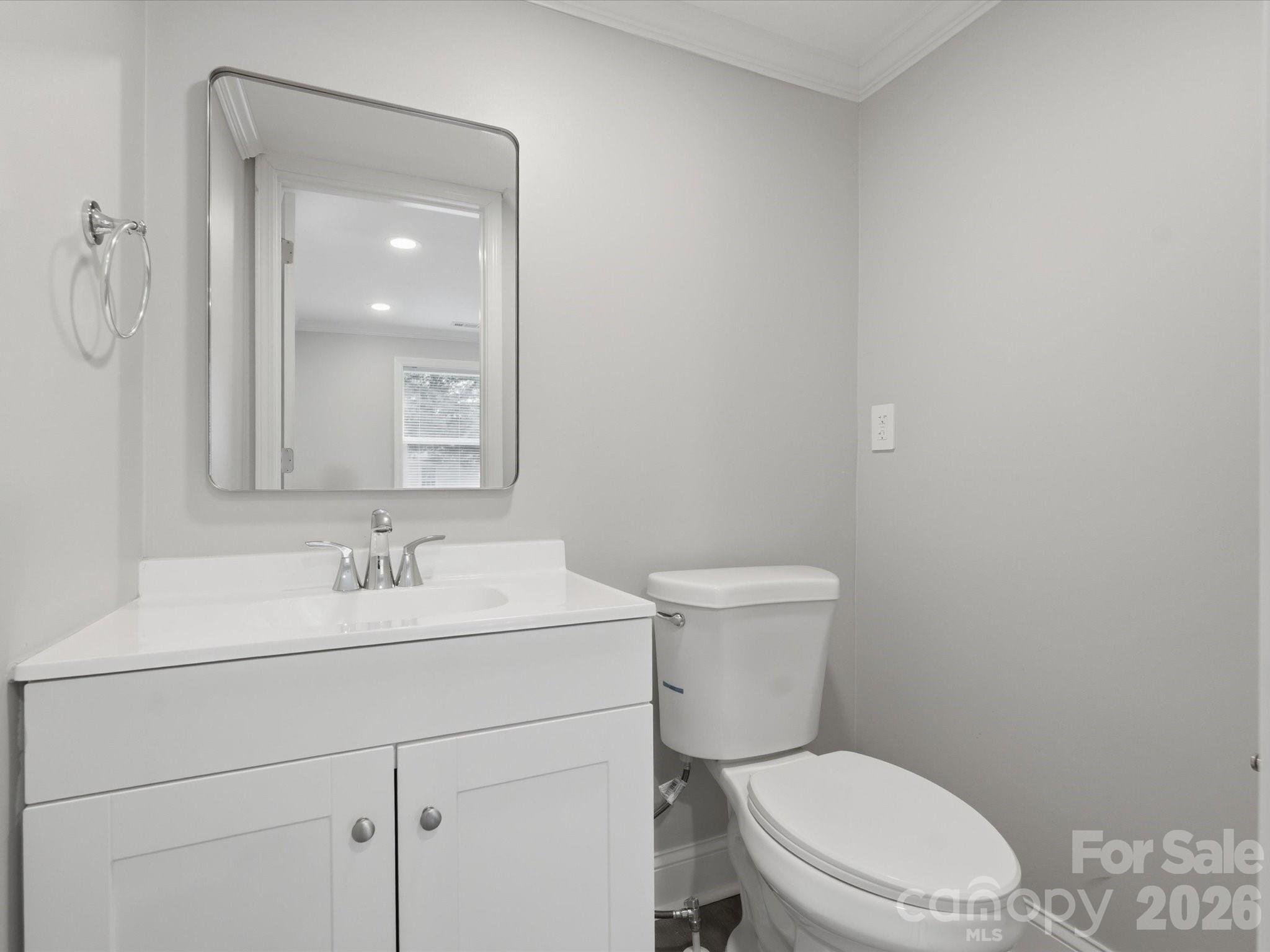 3900 Plainview Road Property Photo 15