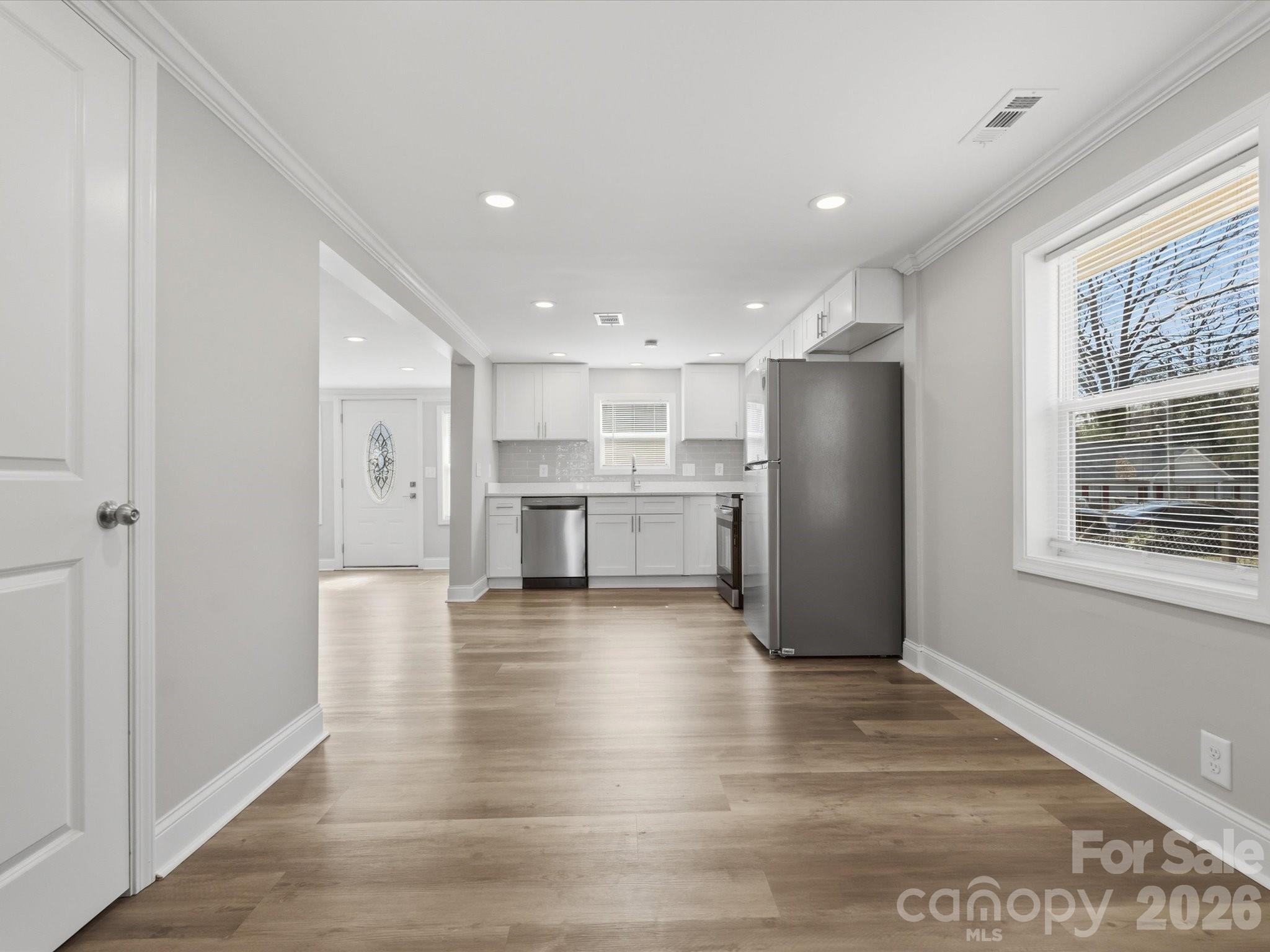 3900 Plainview Road Property Photo 17