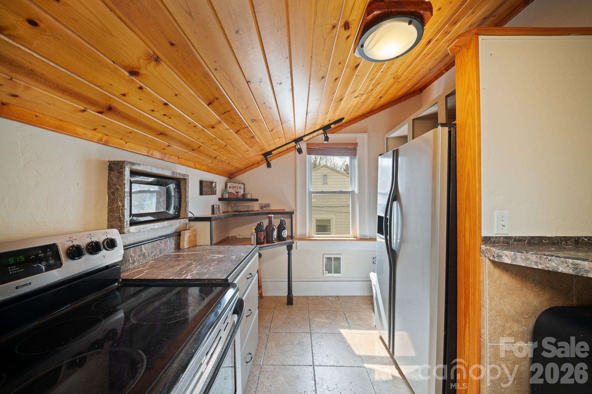 141 Louisiana Avenue Property Photo 8