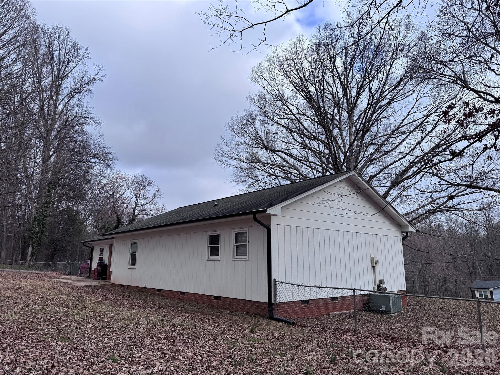1511 Old Carriage Drive Property Photo 6