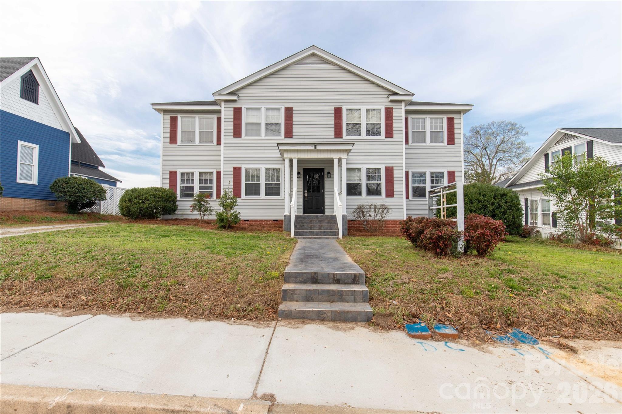 302 N White Street Property Photo 1