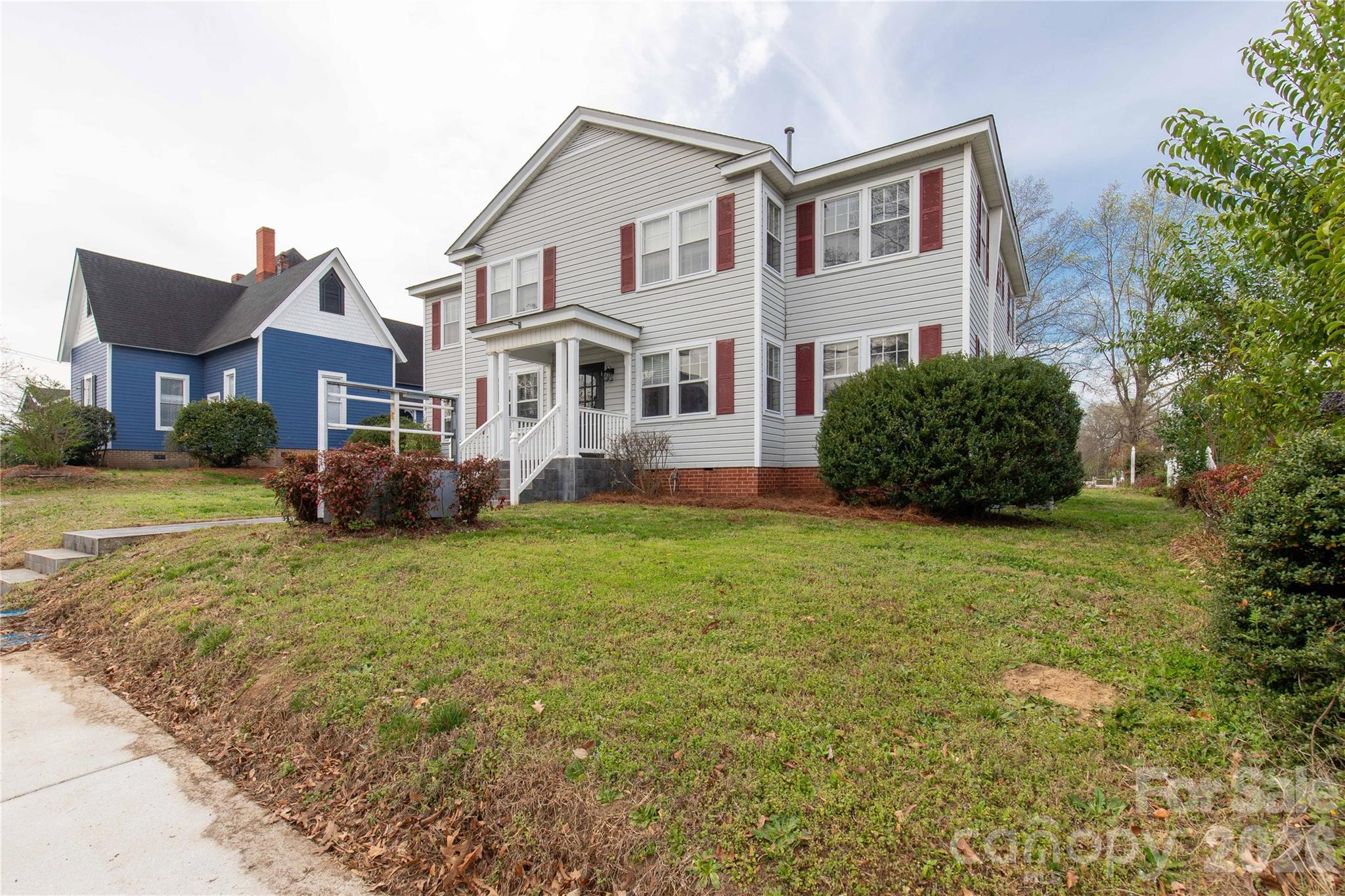 302 N White Street Property Photo 2