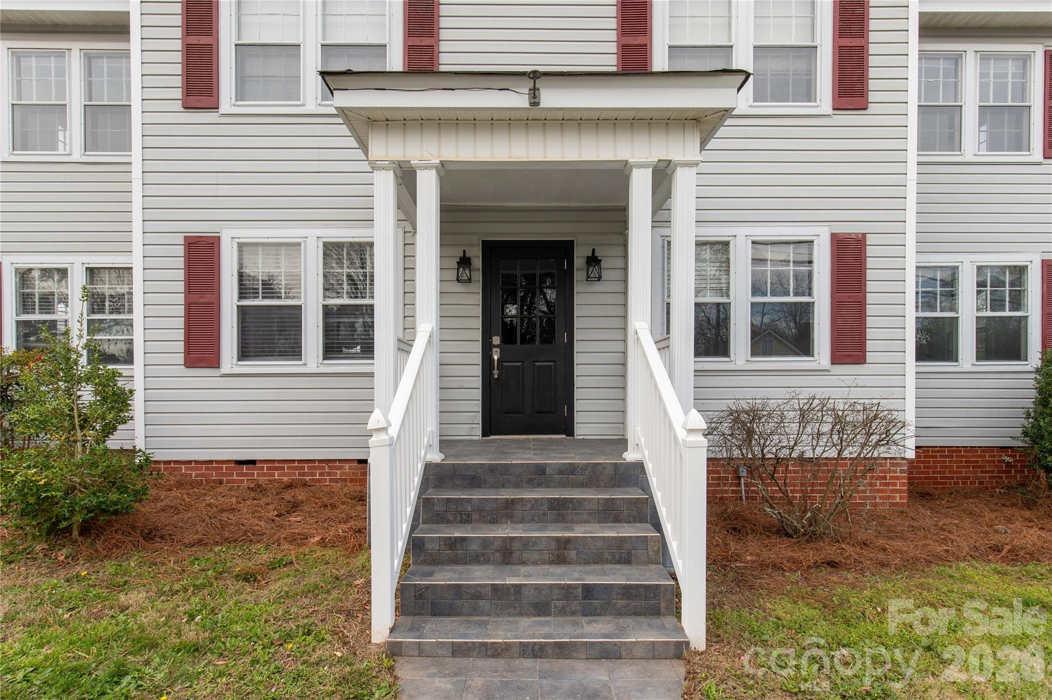 302 N White Street Property Photo 4