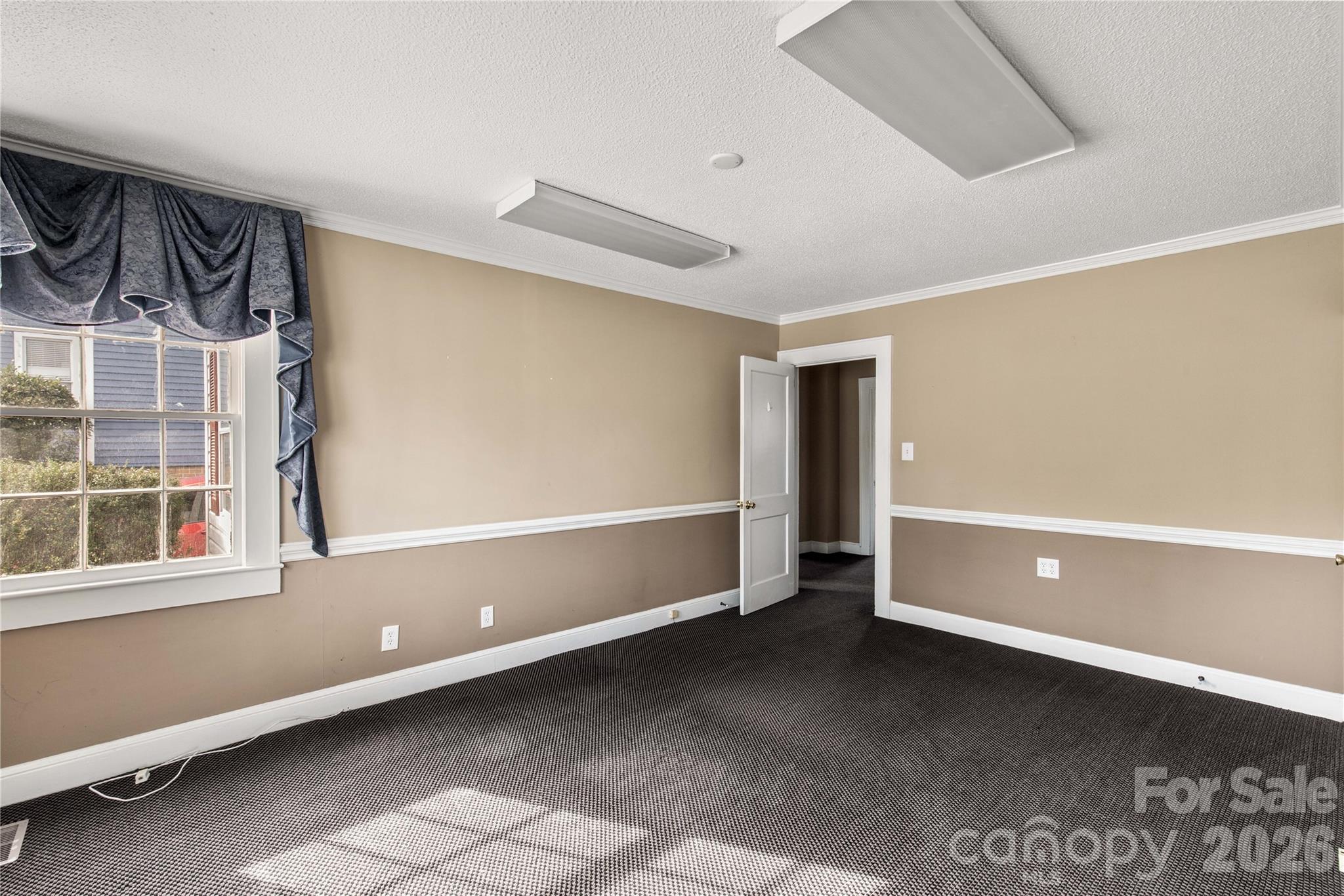 302 N White Street Property Photo 6