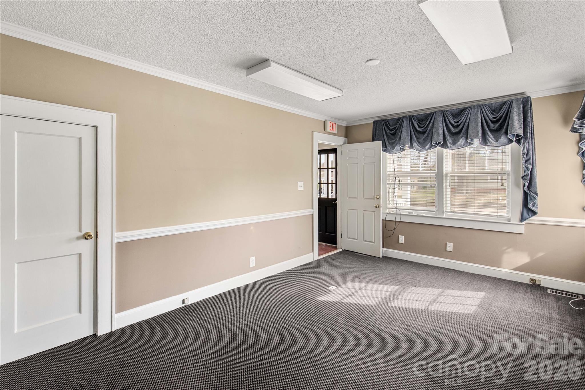 302 N White Street Property Photo 7