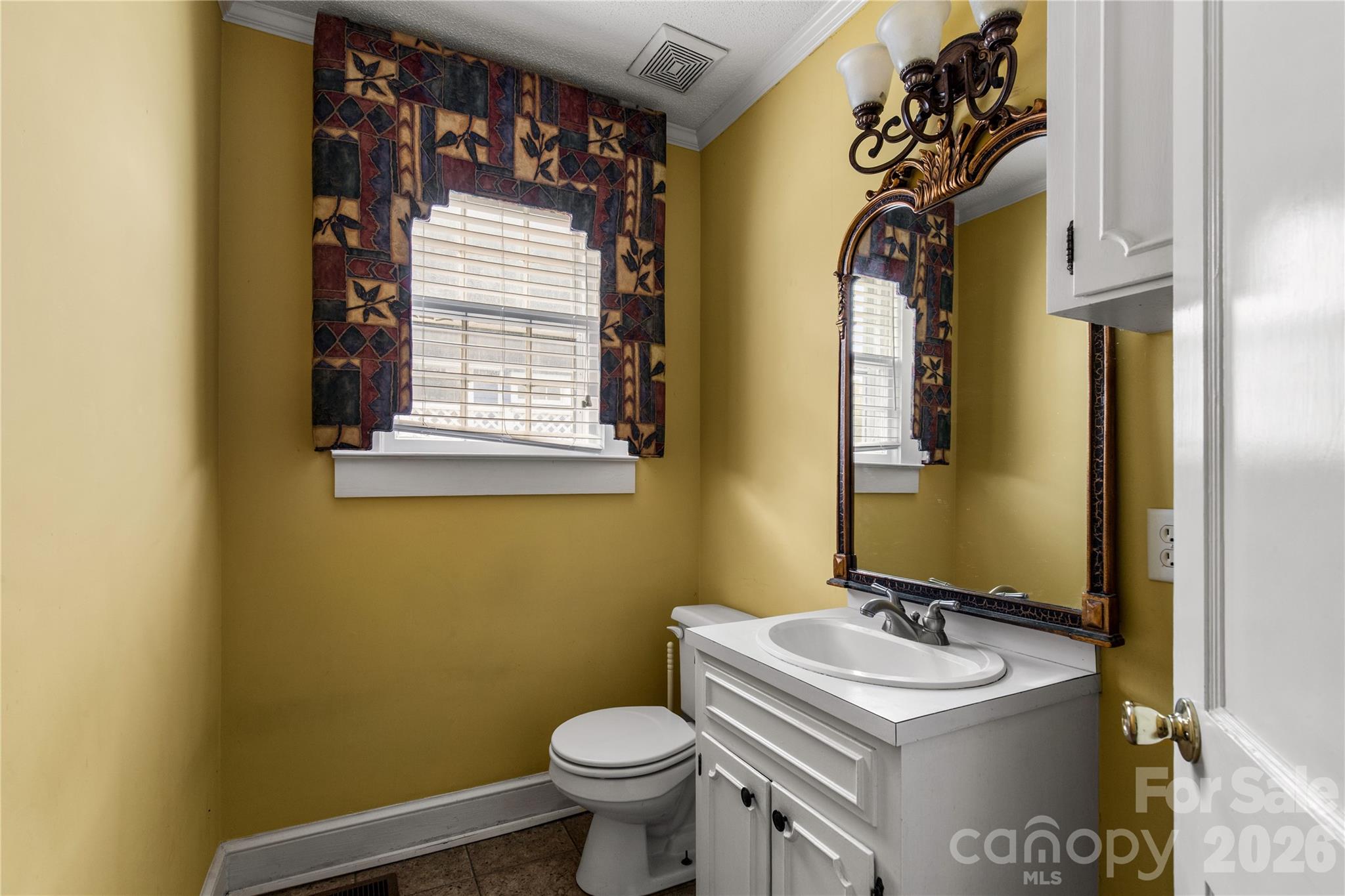 302 N White Street Property Photo 10