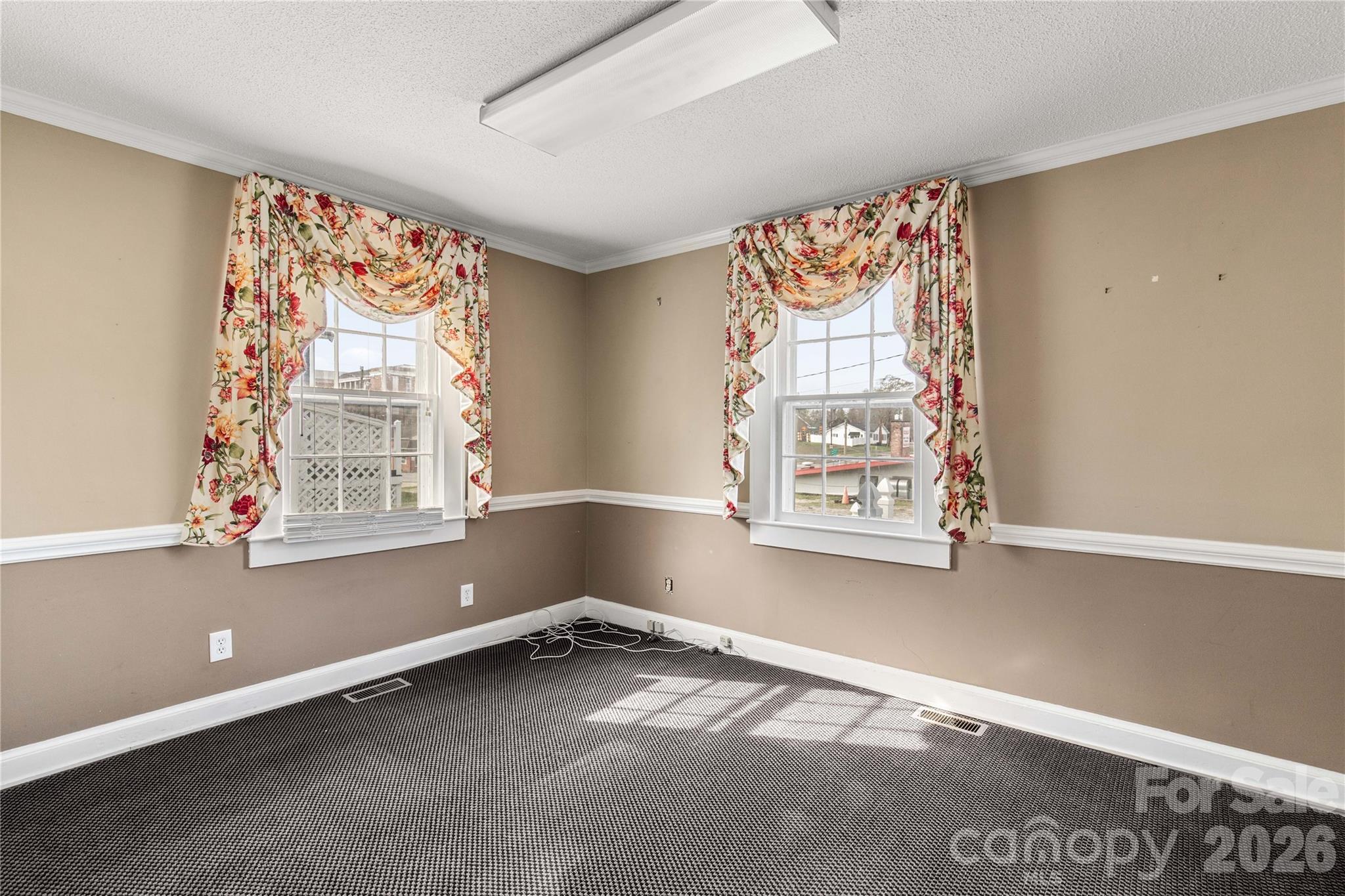 302 N White Street Property Photo 11
