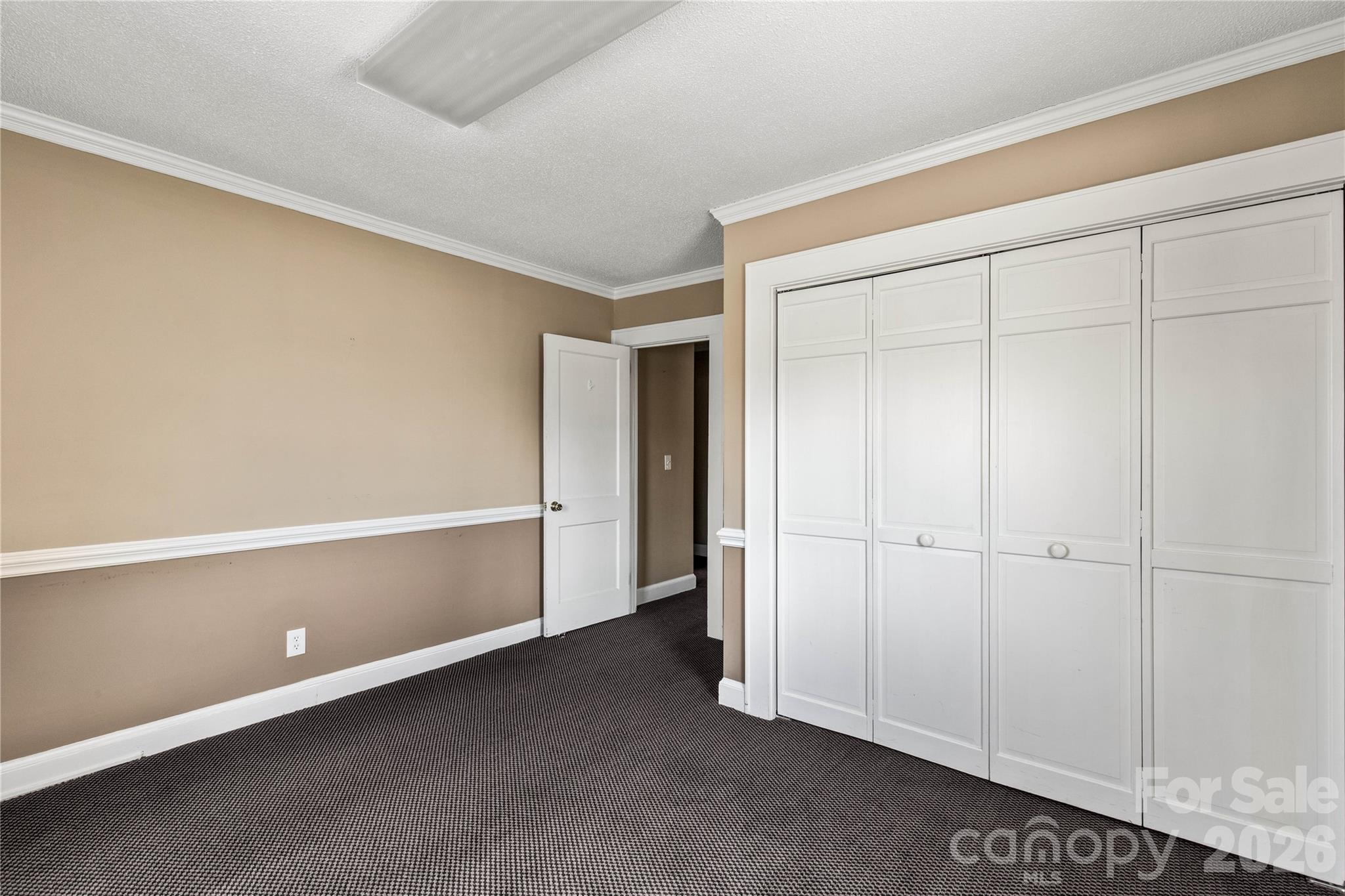 302 N White Street Property Photo 12