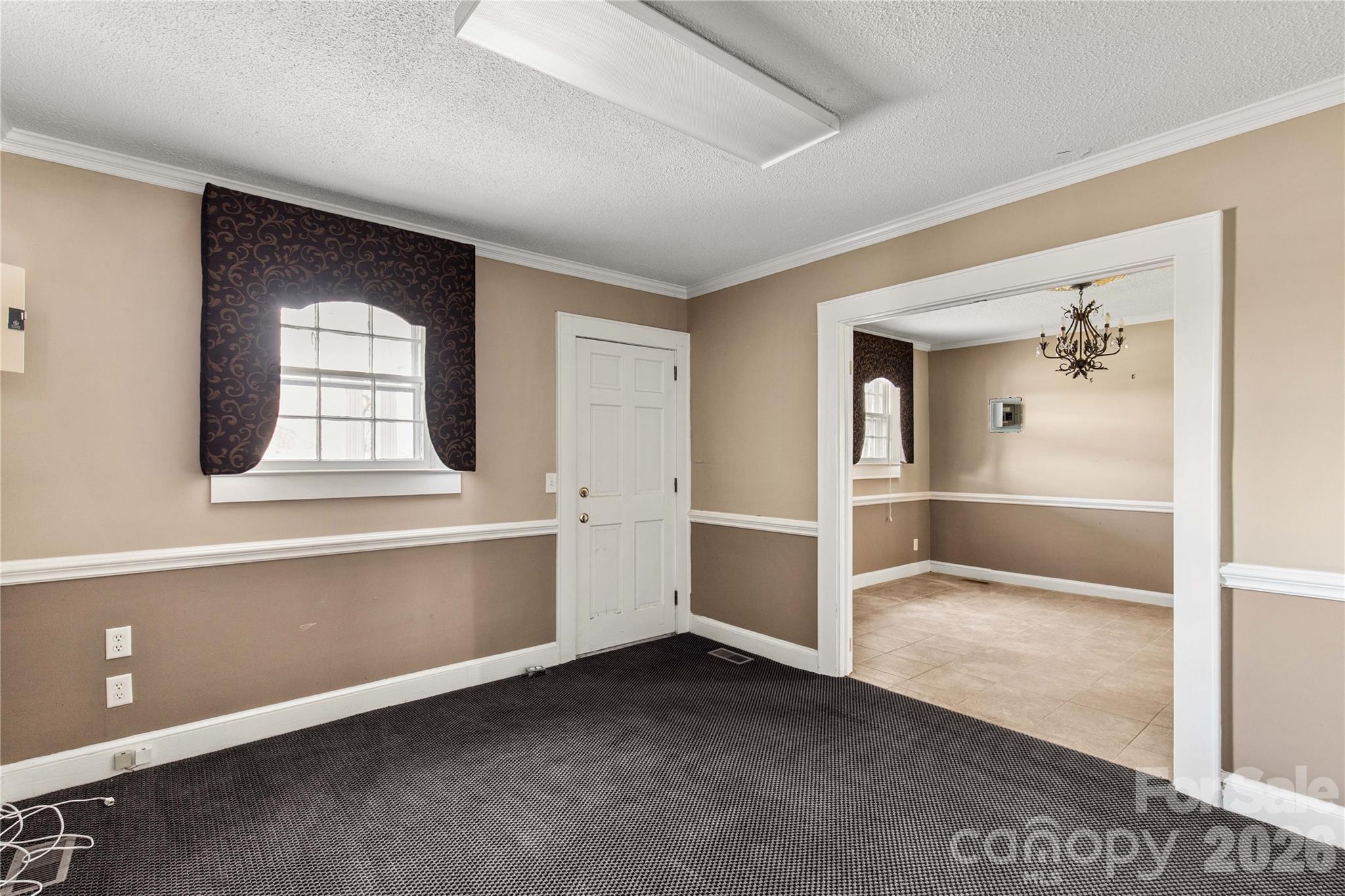302 N White Street Property Photo 13