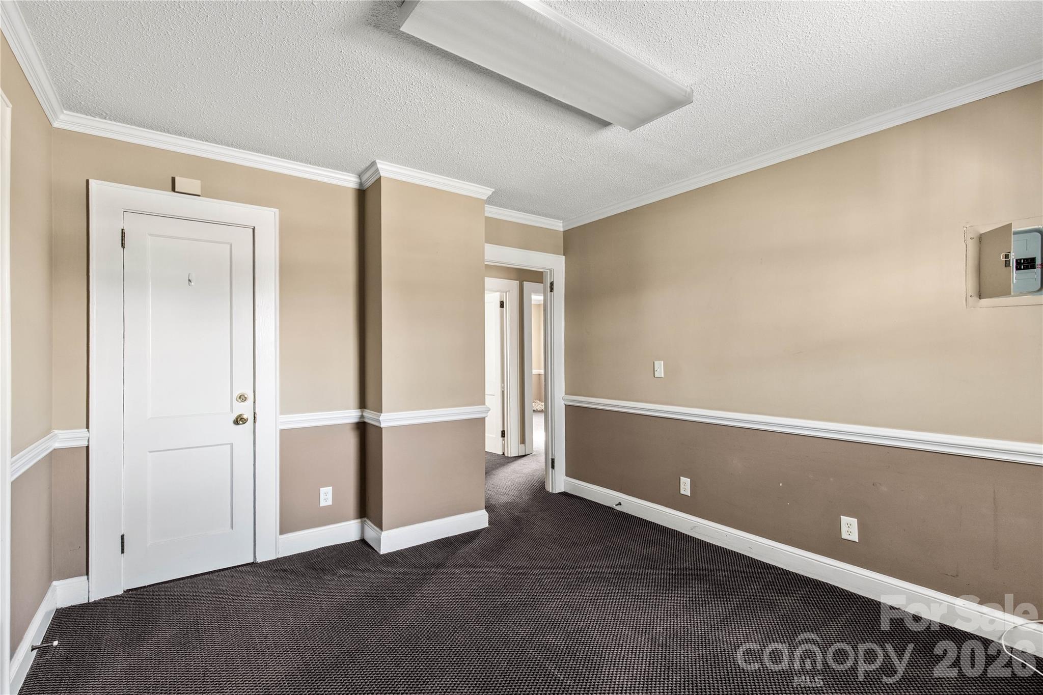 302 N White Street Property Photo 14