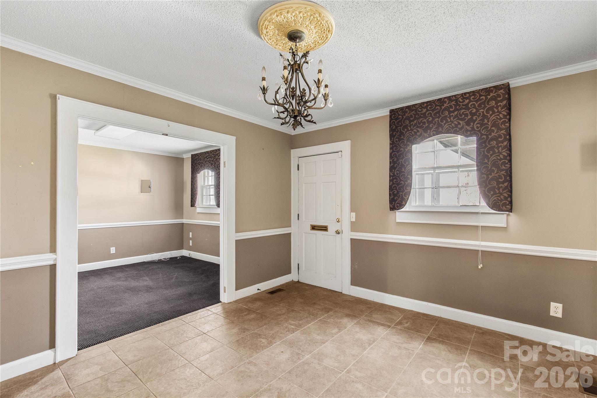 302 N White Street Property Photo 15