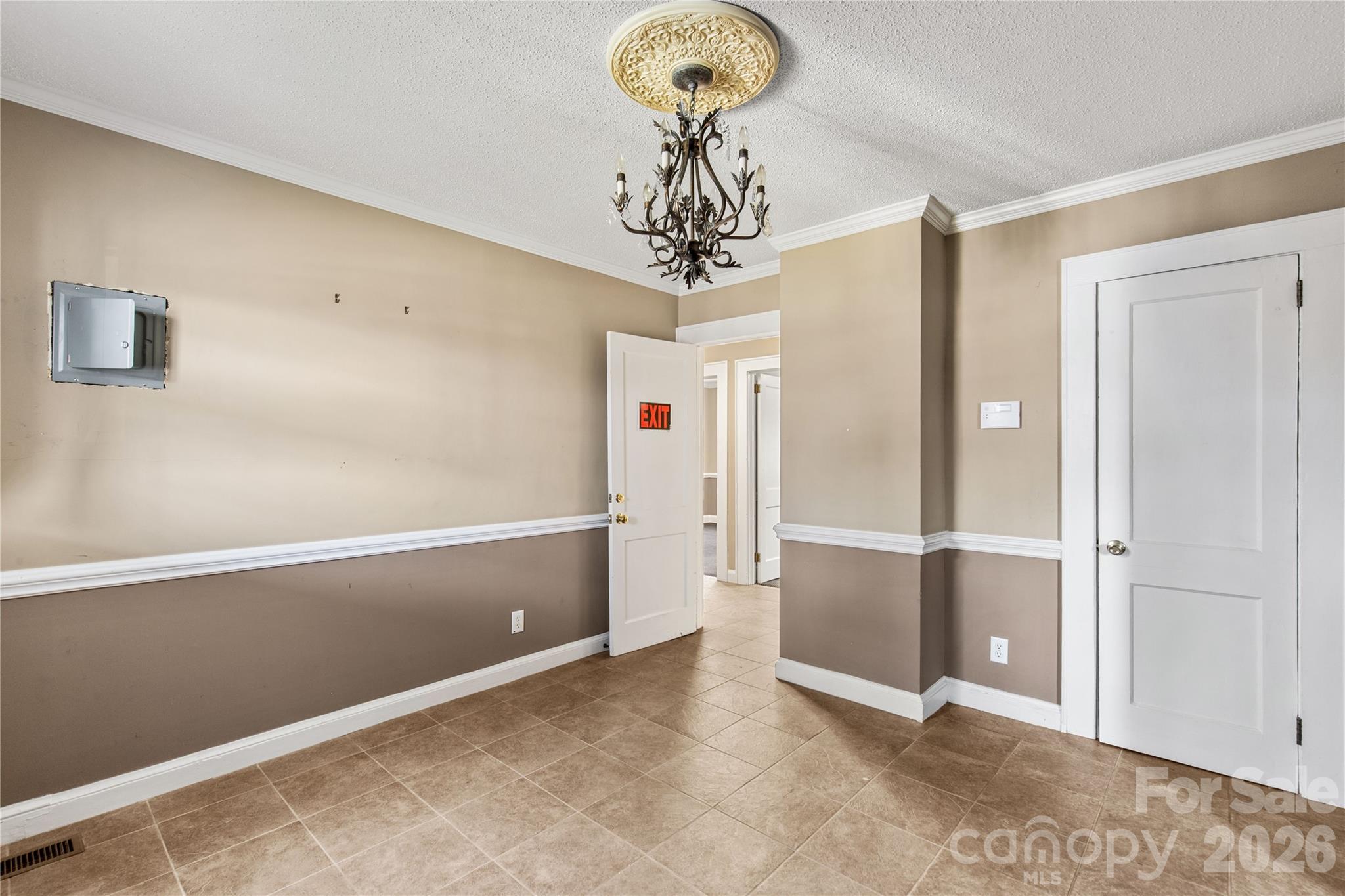 302 N White Street Property Photo 16