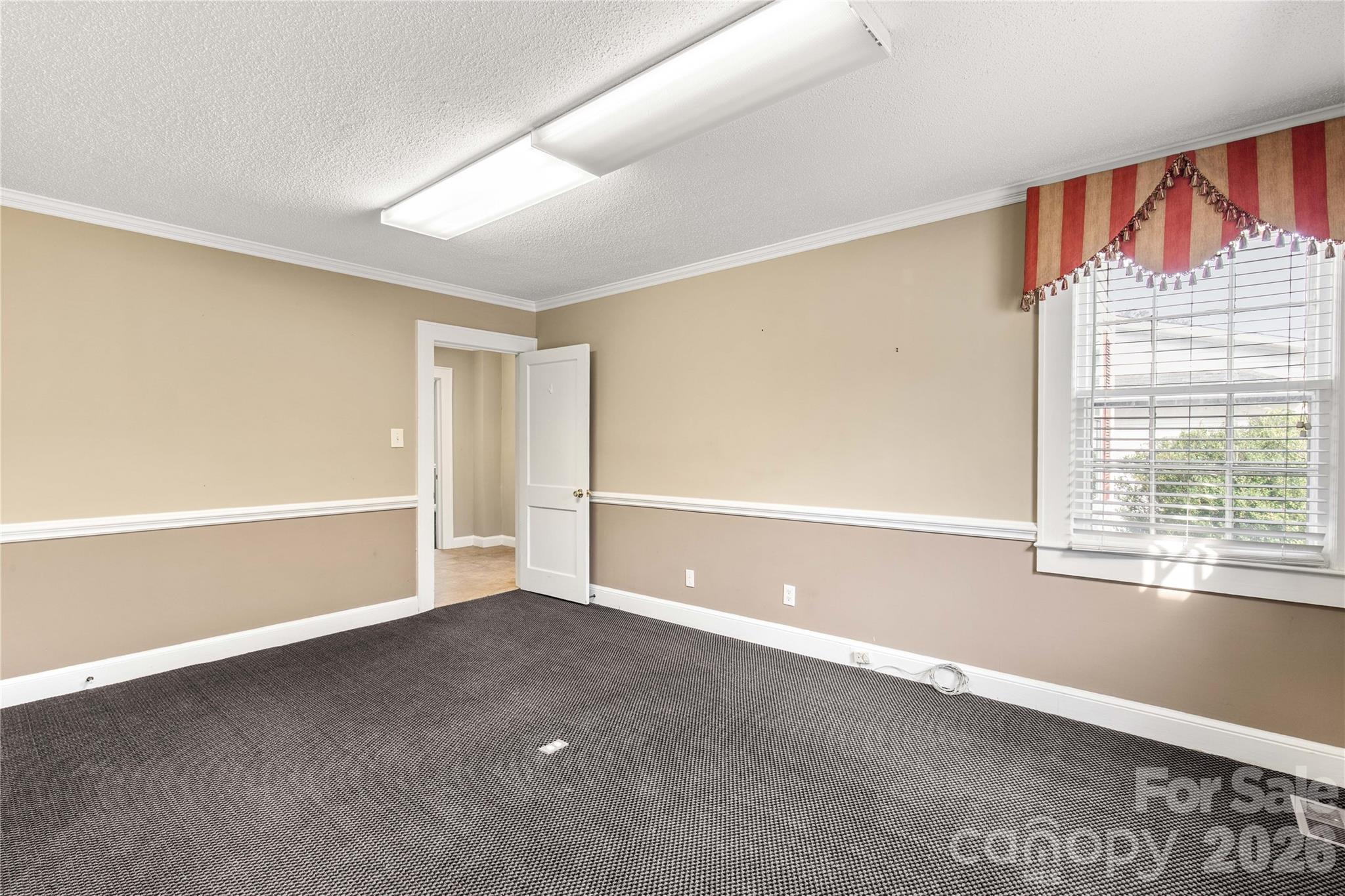 302 N White Street Property Photo 17