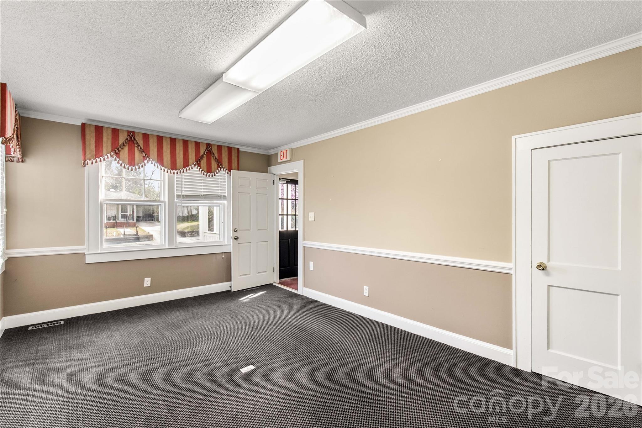 302 N White Street Property Photo 18