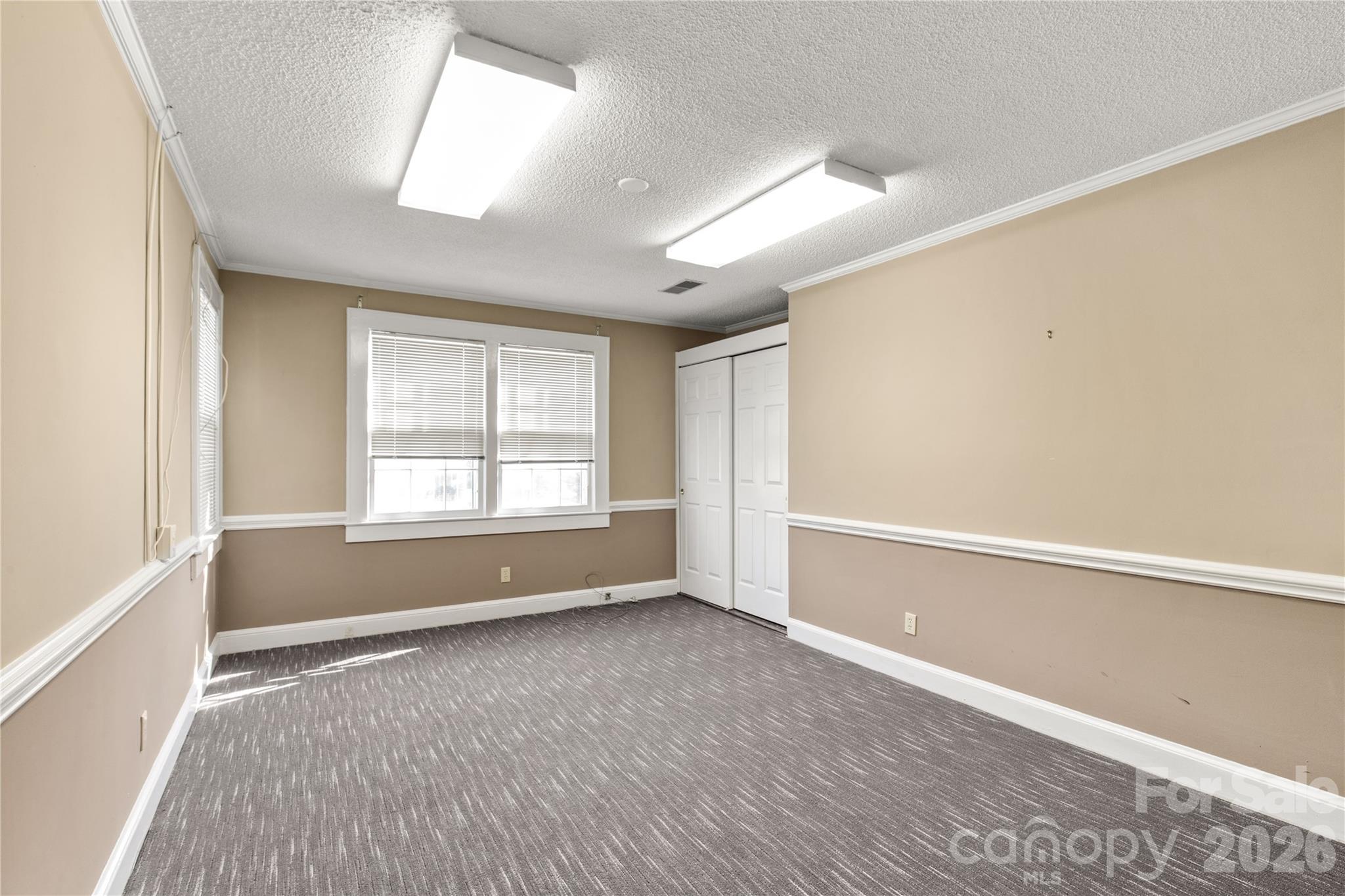 302 N White Street Property Photo 24