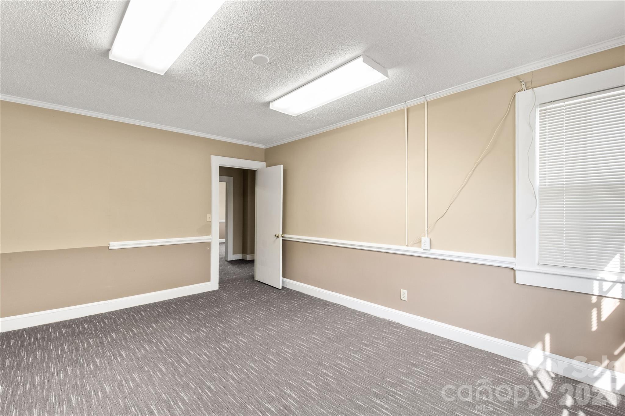302 N White Street Property Photo 25