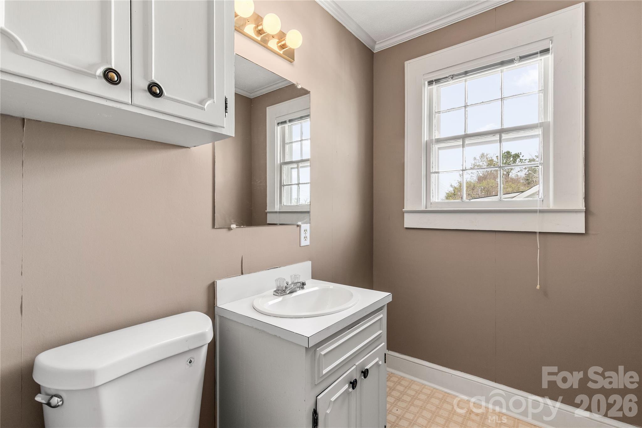 302 N White Street Property Photo 28