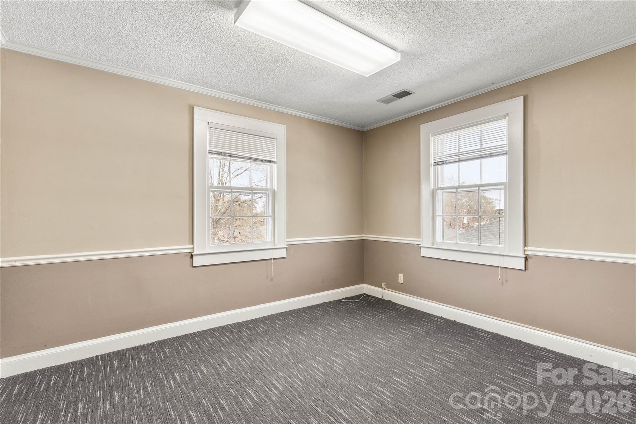 302 N White Street Property Photo 29