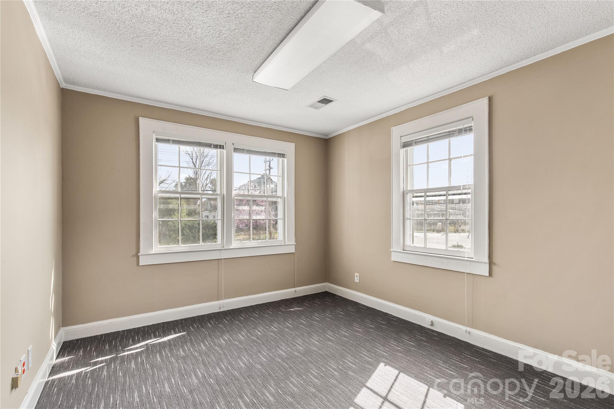 302 N White Street Property Photo 38
