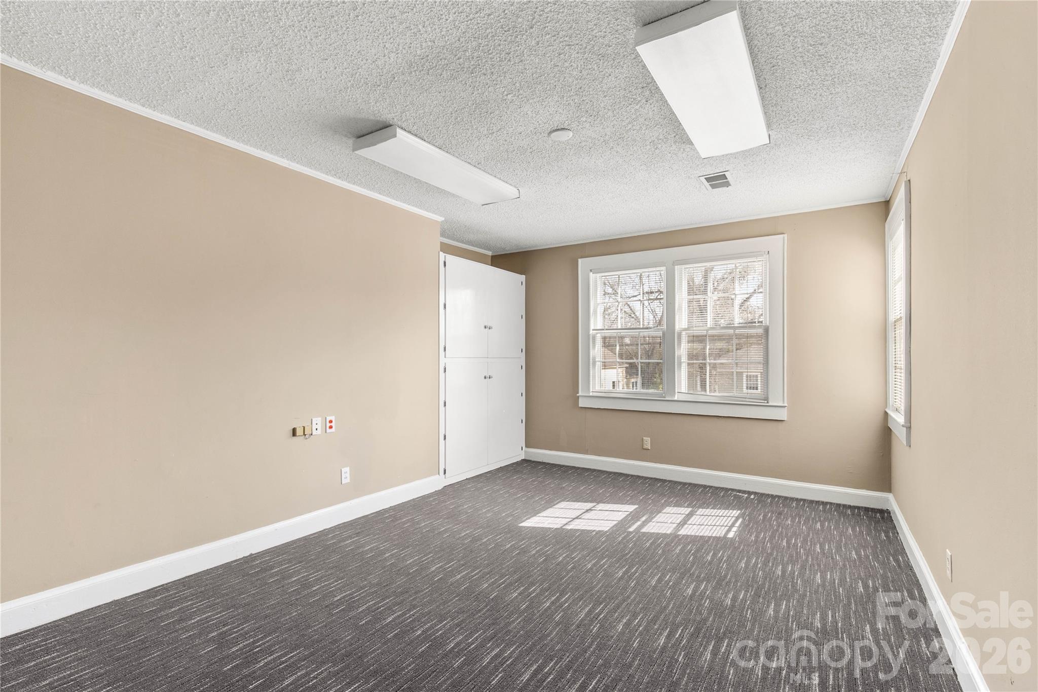 302 N White Street Property Photo 40