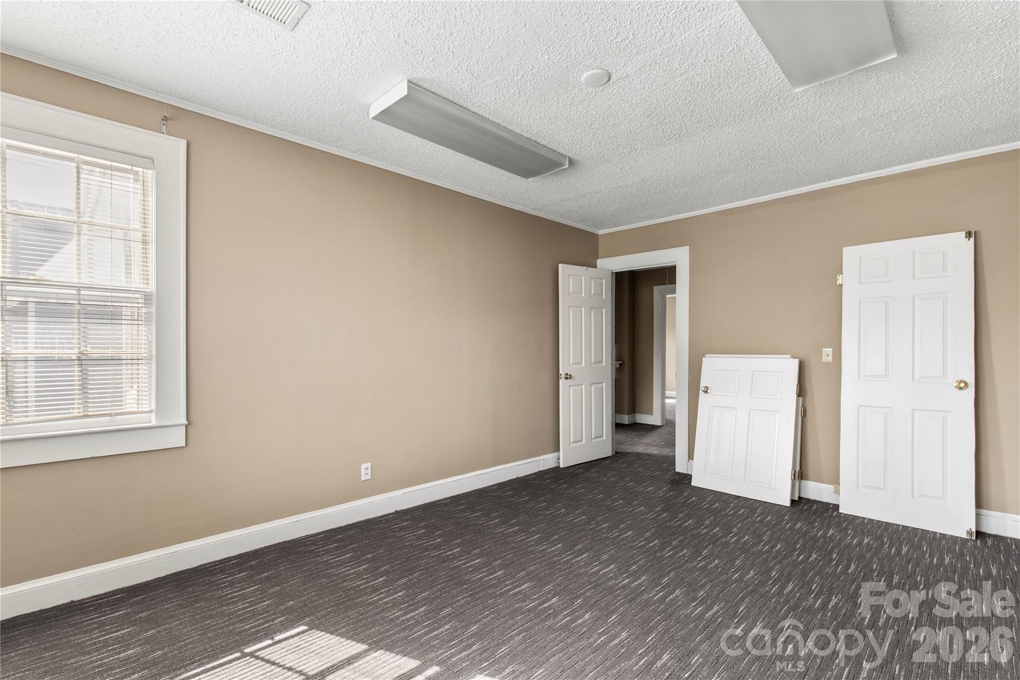 302 N White Street Property Photo 41