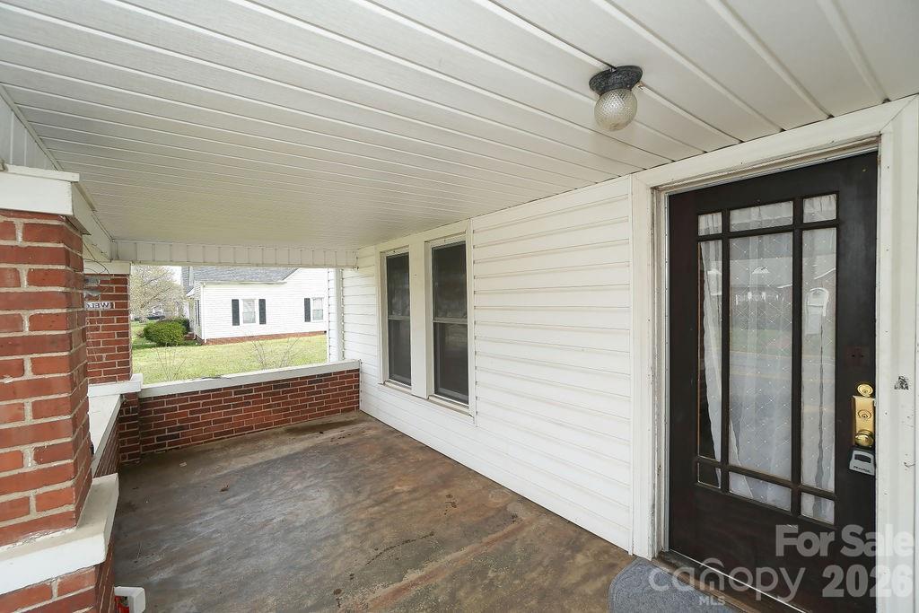 606 Main Street Property Photo 5