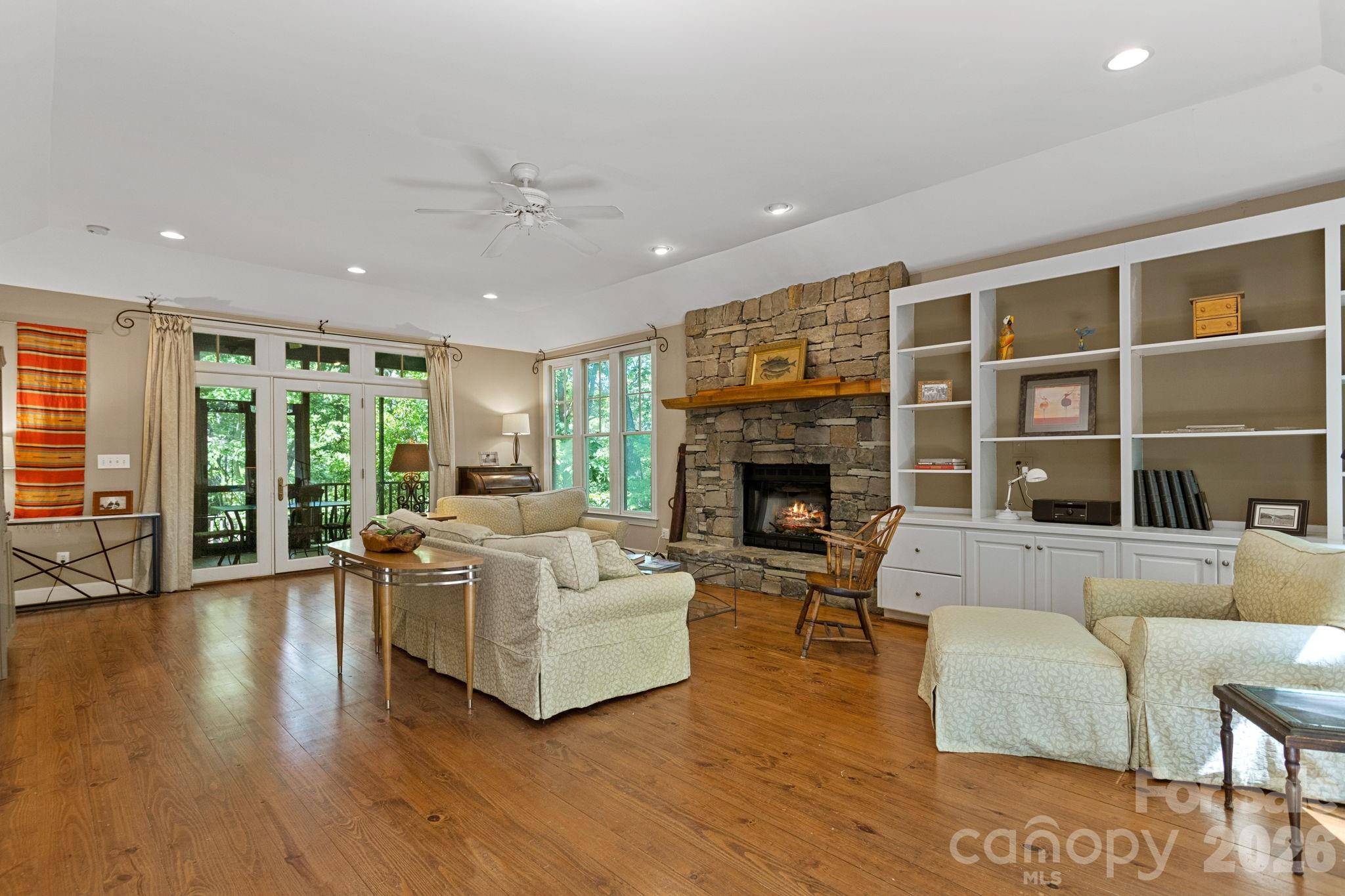 2825 Hunting Country Road Property Photo 6