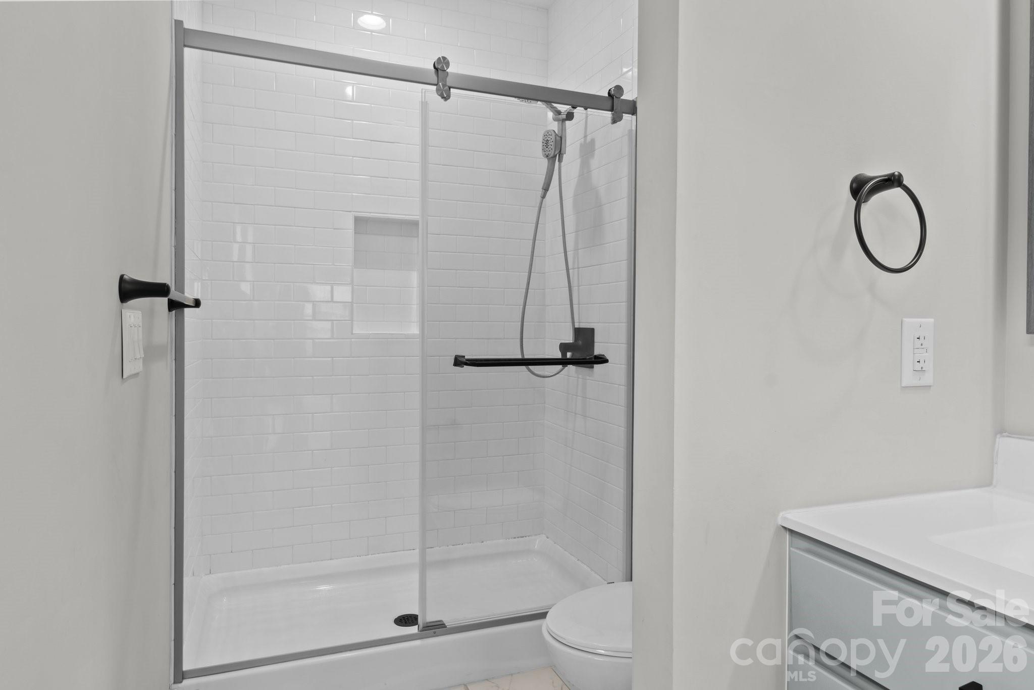 1112 Blueview Drive Property Photo 18