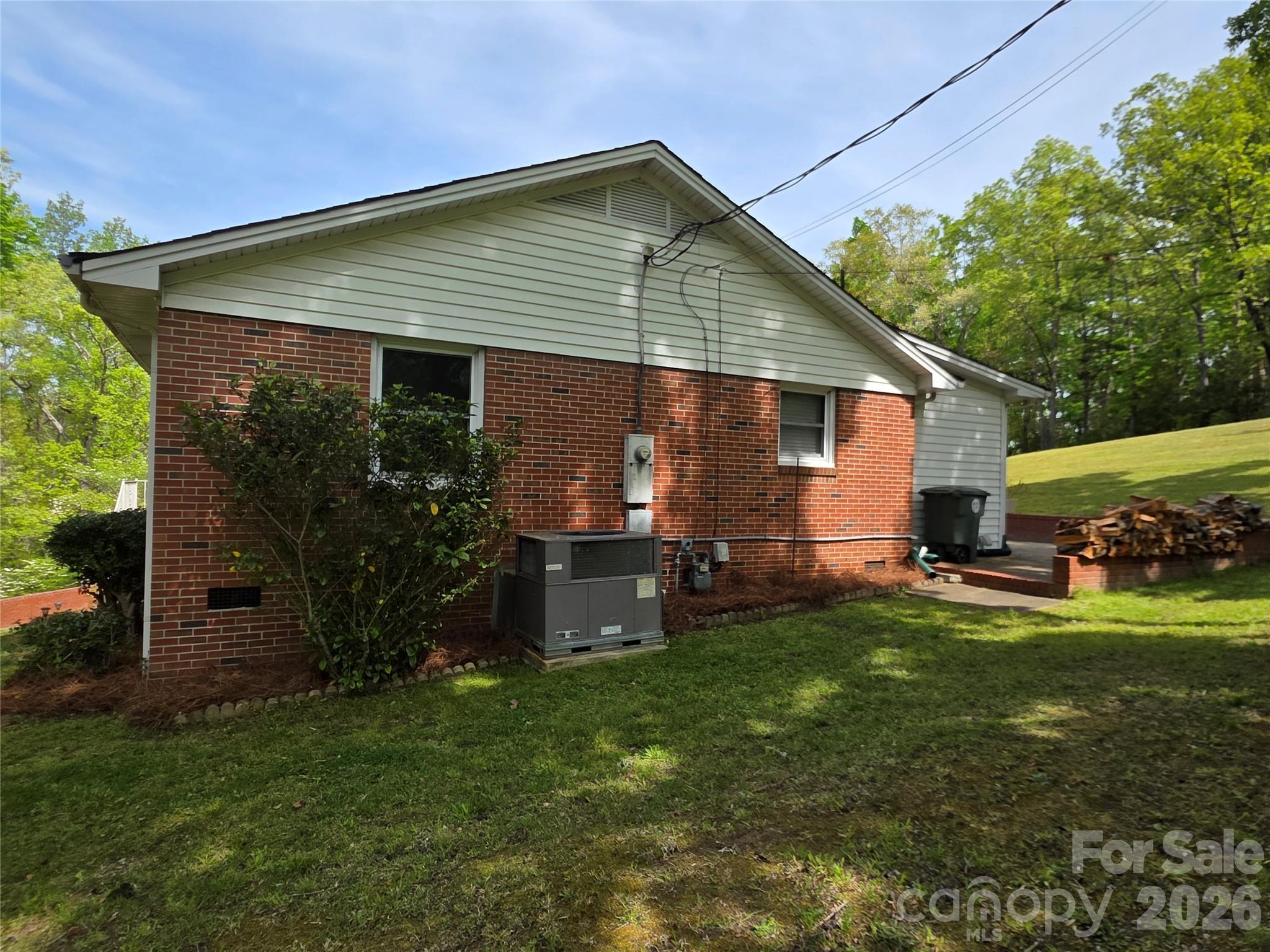 110 Crestwood Drive Property Photo 4