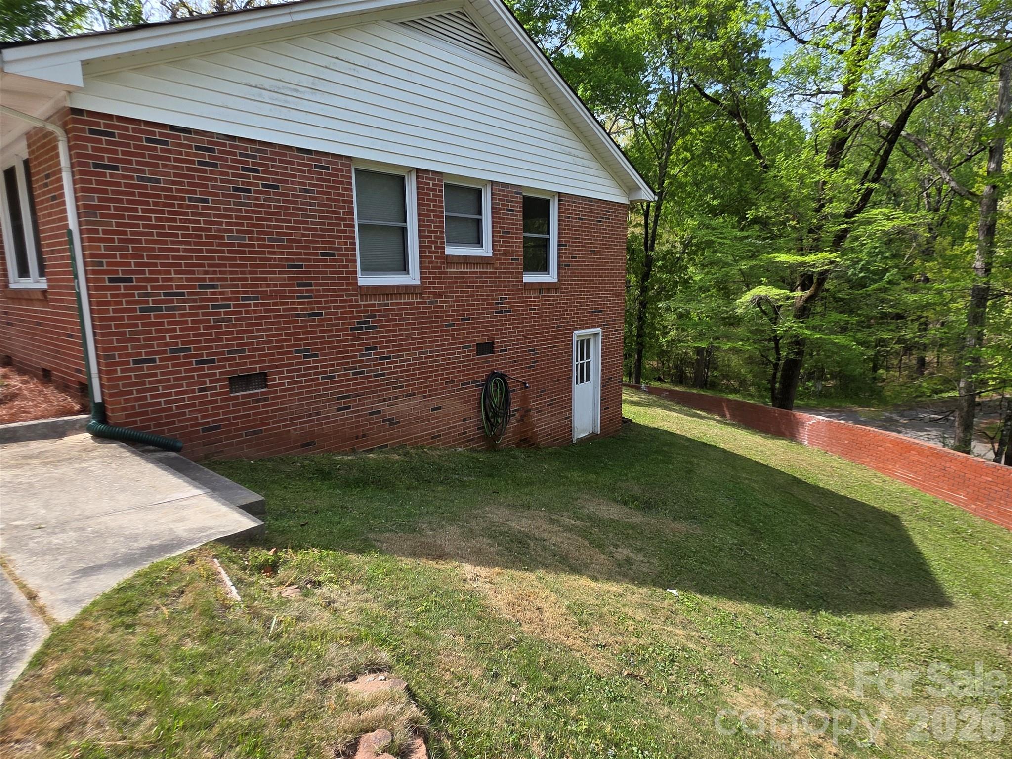 110 Crestwood Drive Property Photo 5