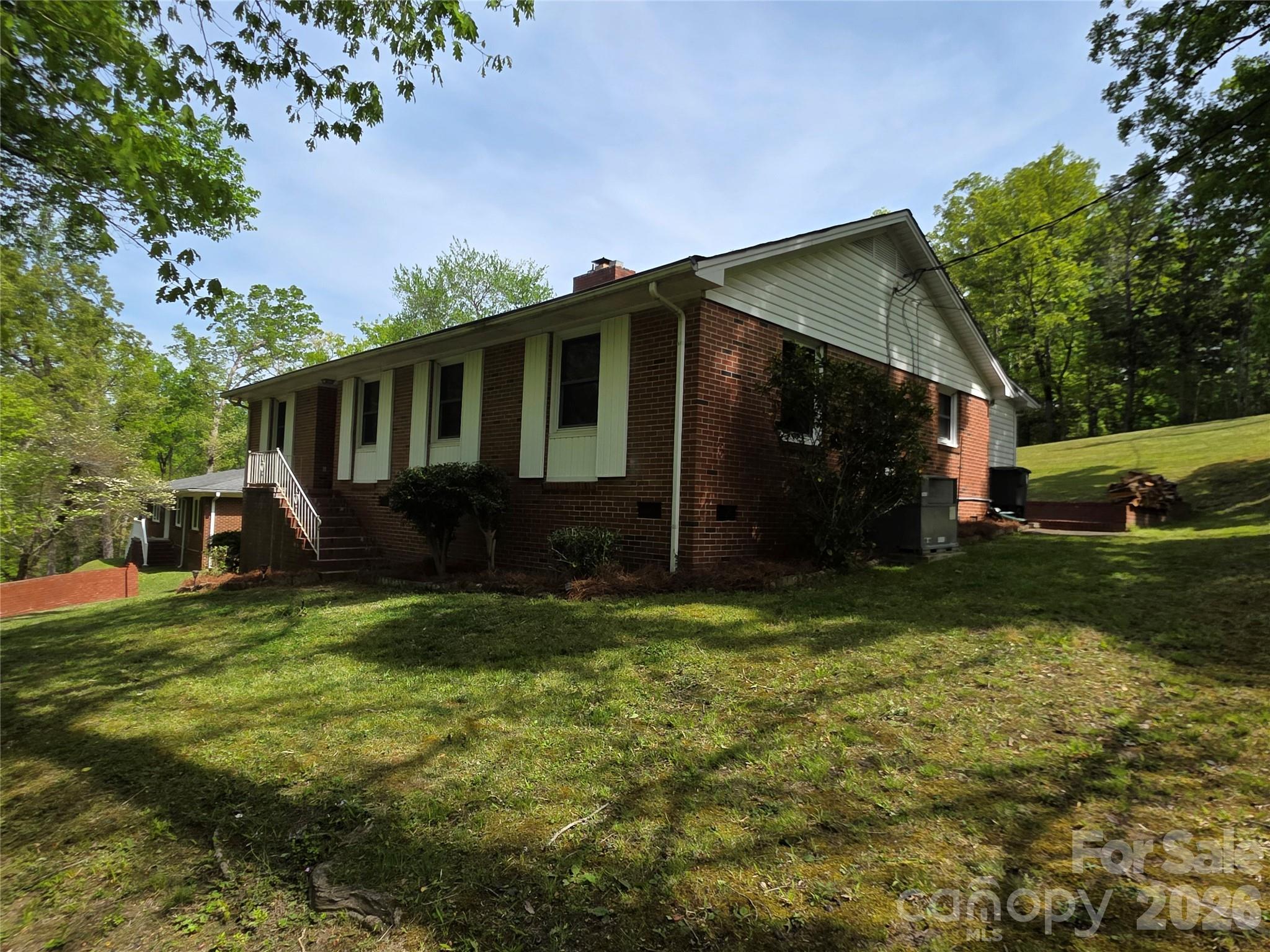 110 Crestwood Drive Property Photo 6
