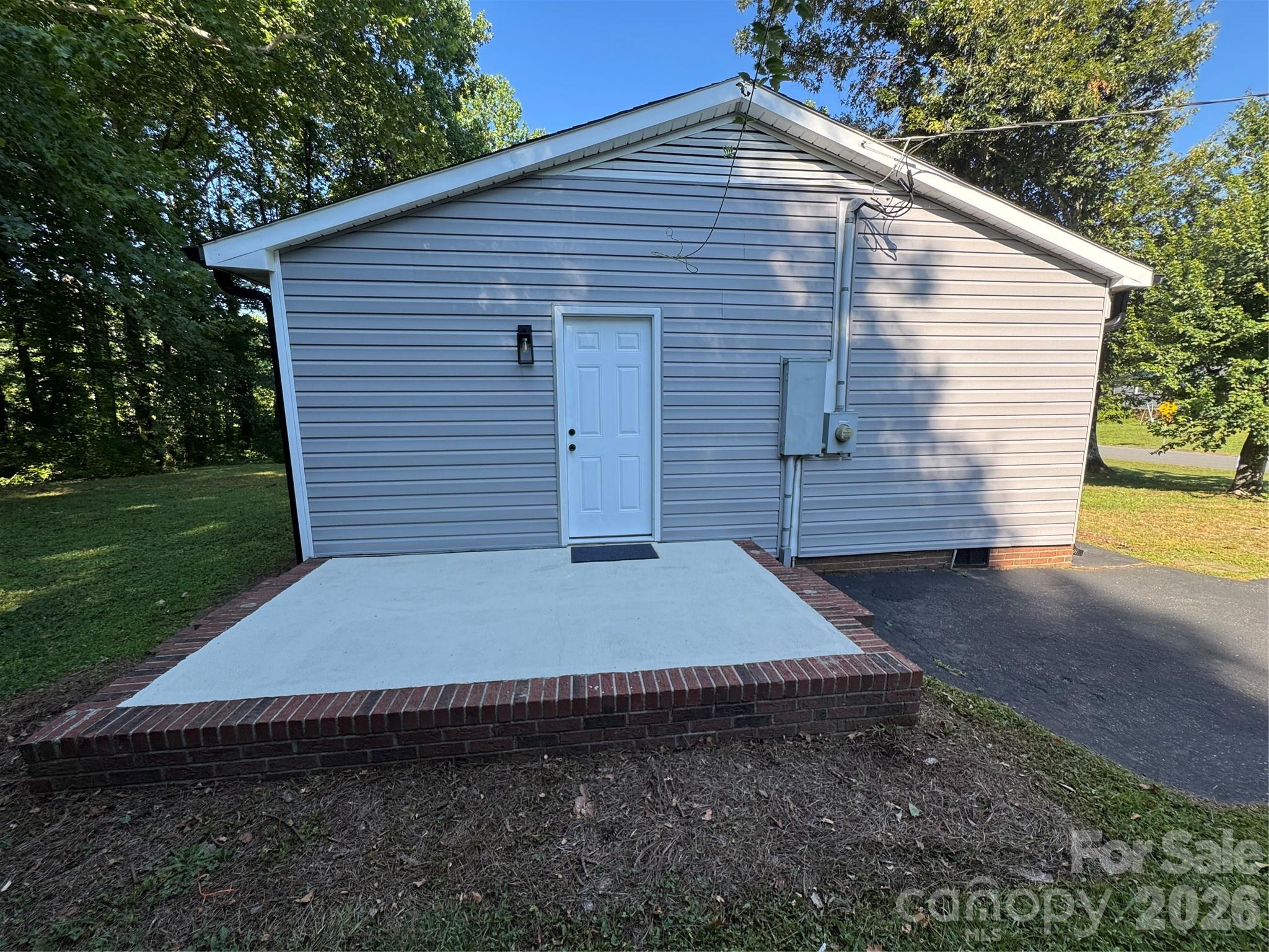 510 Belfast Drive Property Photo 2